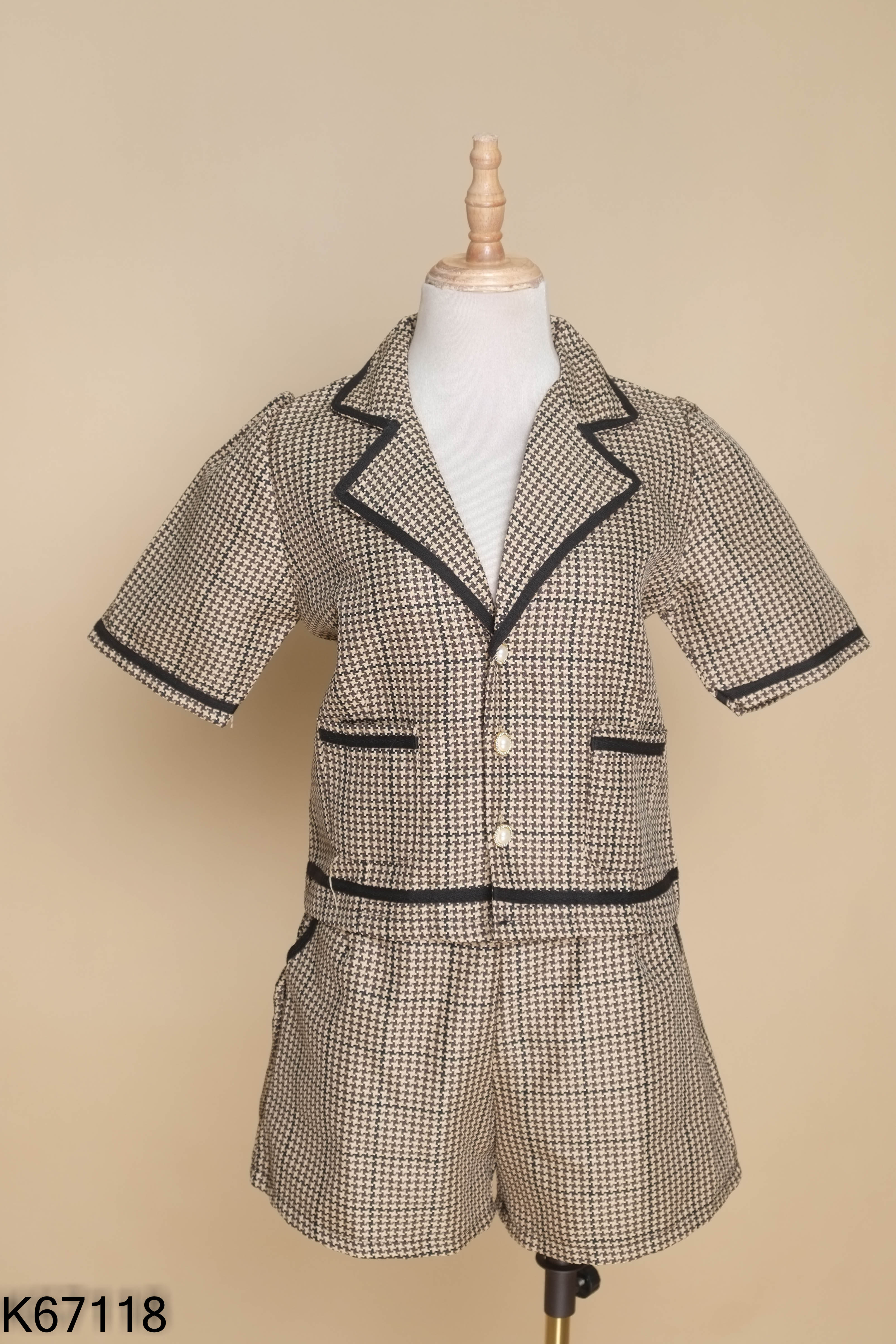 Set Áo be mix đen cổ vest + Quần short