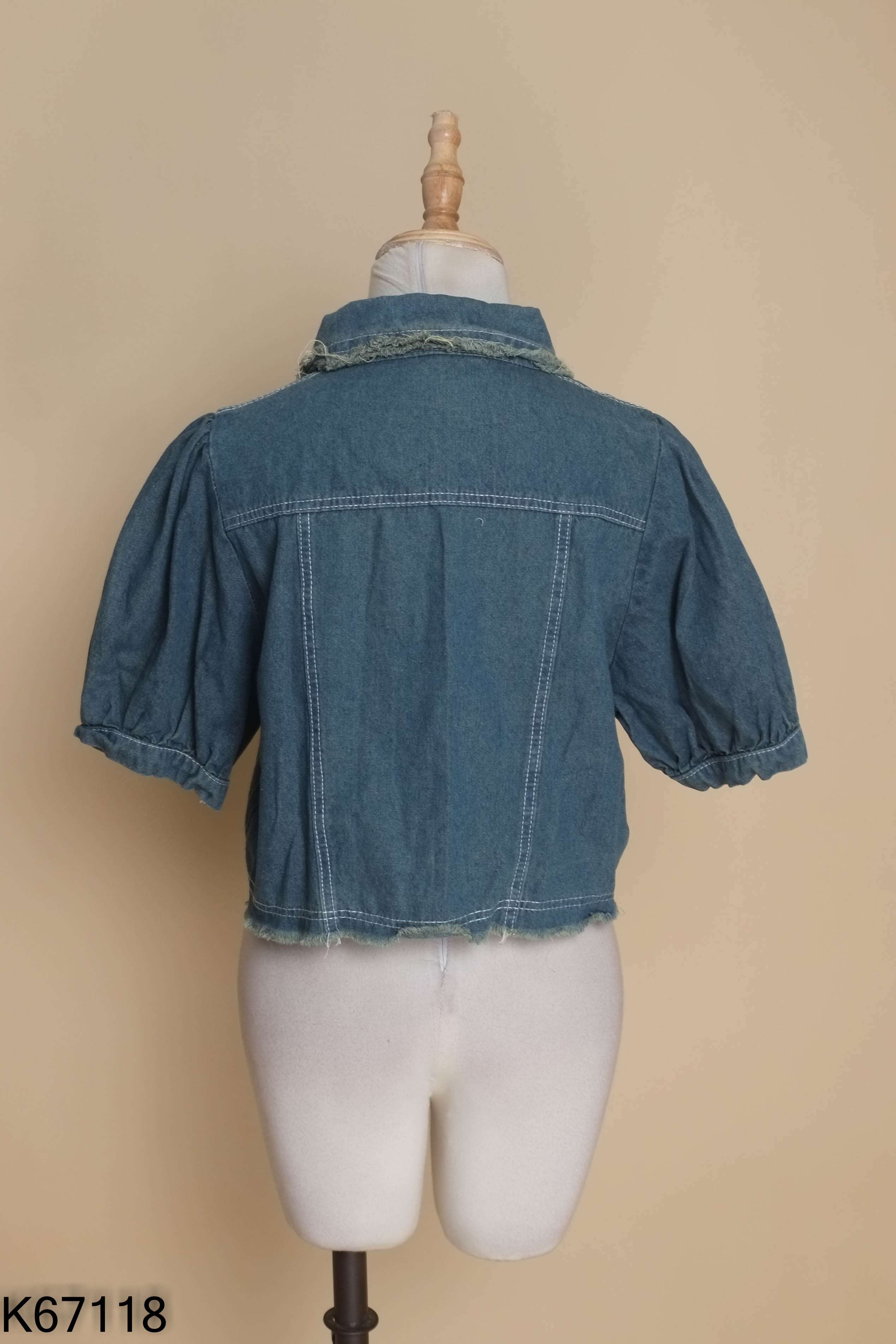 Áo khoác croptop jeans xanh viền tua rua