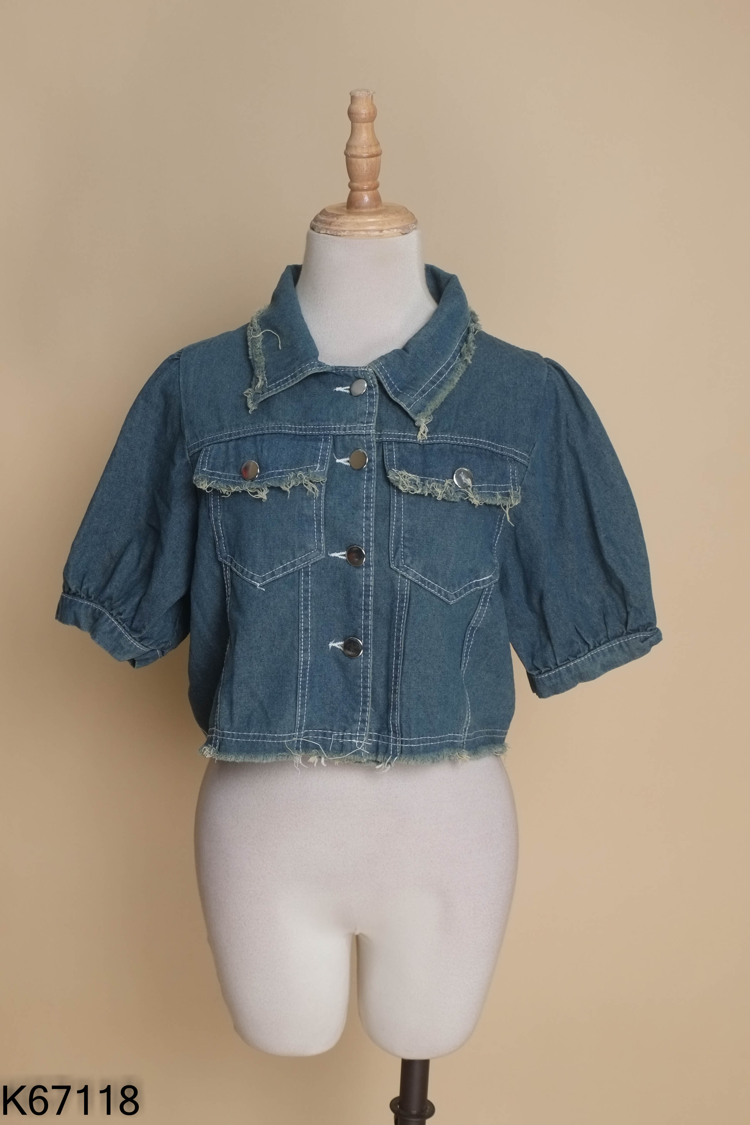 Áo khoác croptop jeans xanh viền tua rua
