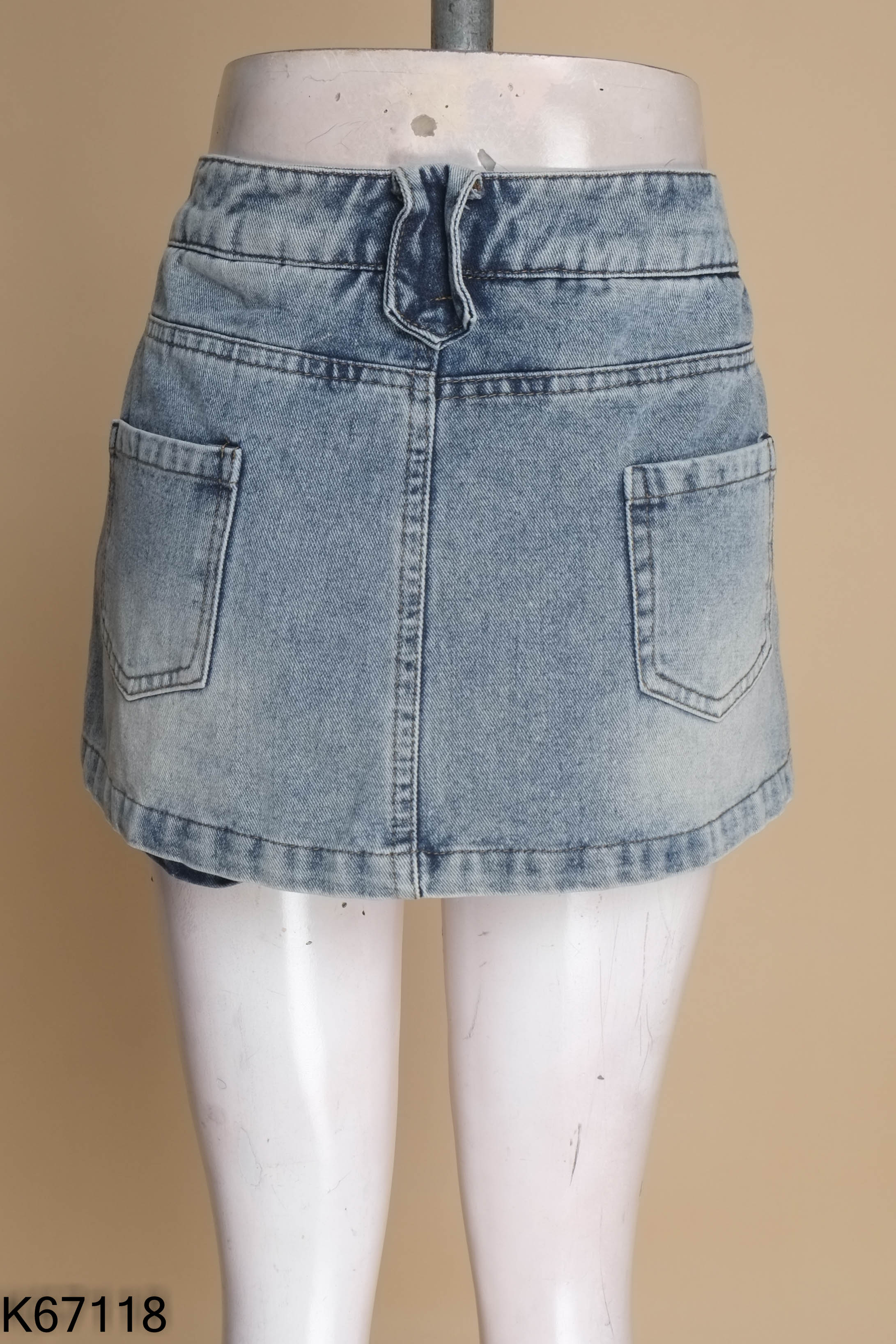 Chân váy jeans xanh phối khóa chéo