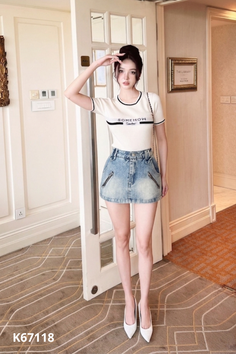 Chân váy jeans xanh phối khóa chéo