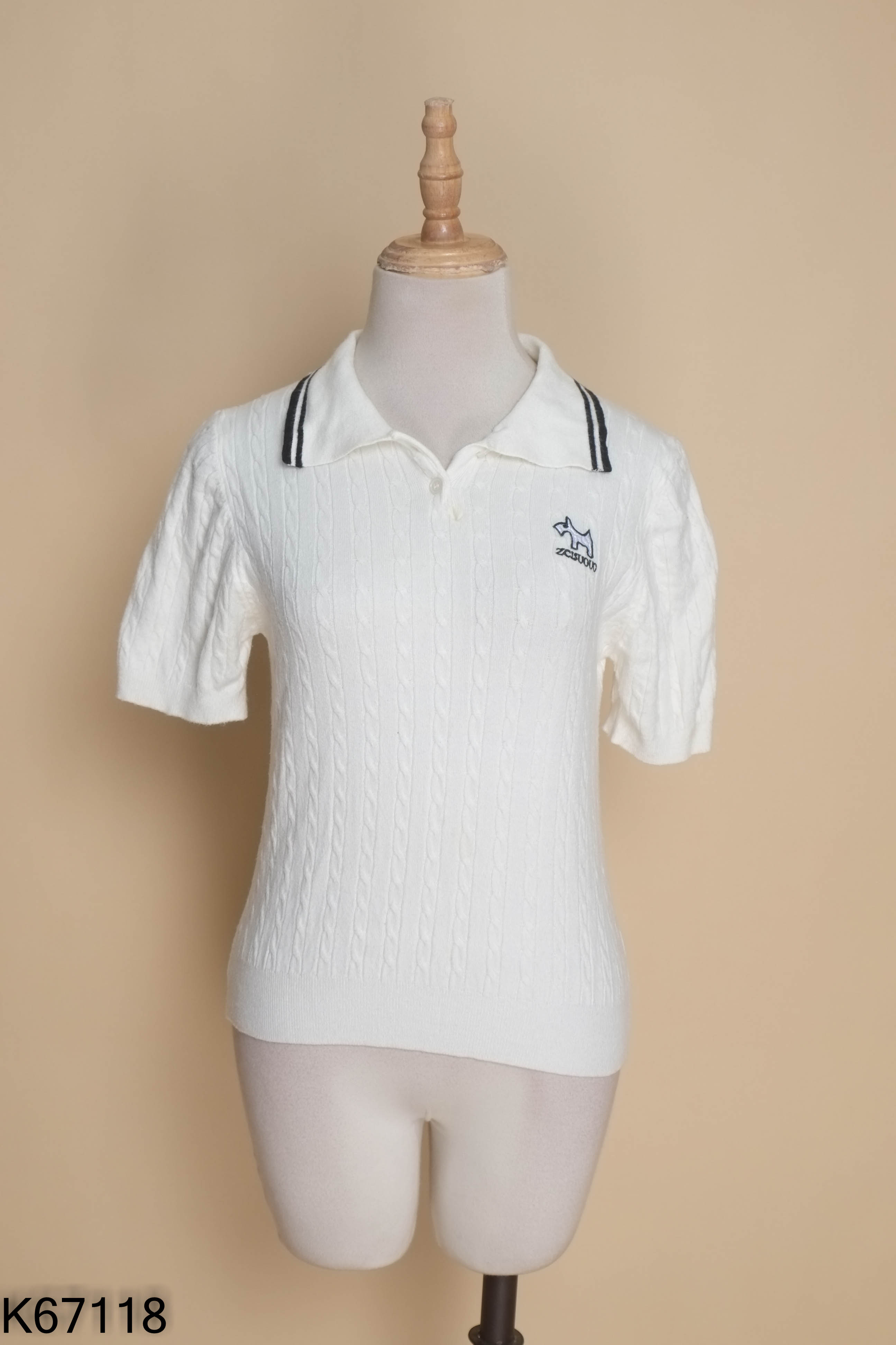 Áo len cổ polo thêu hình