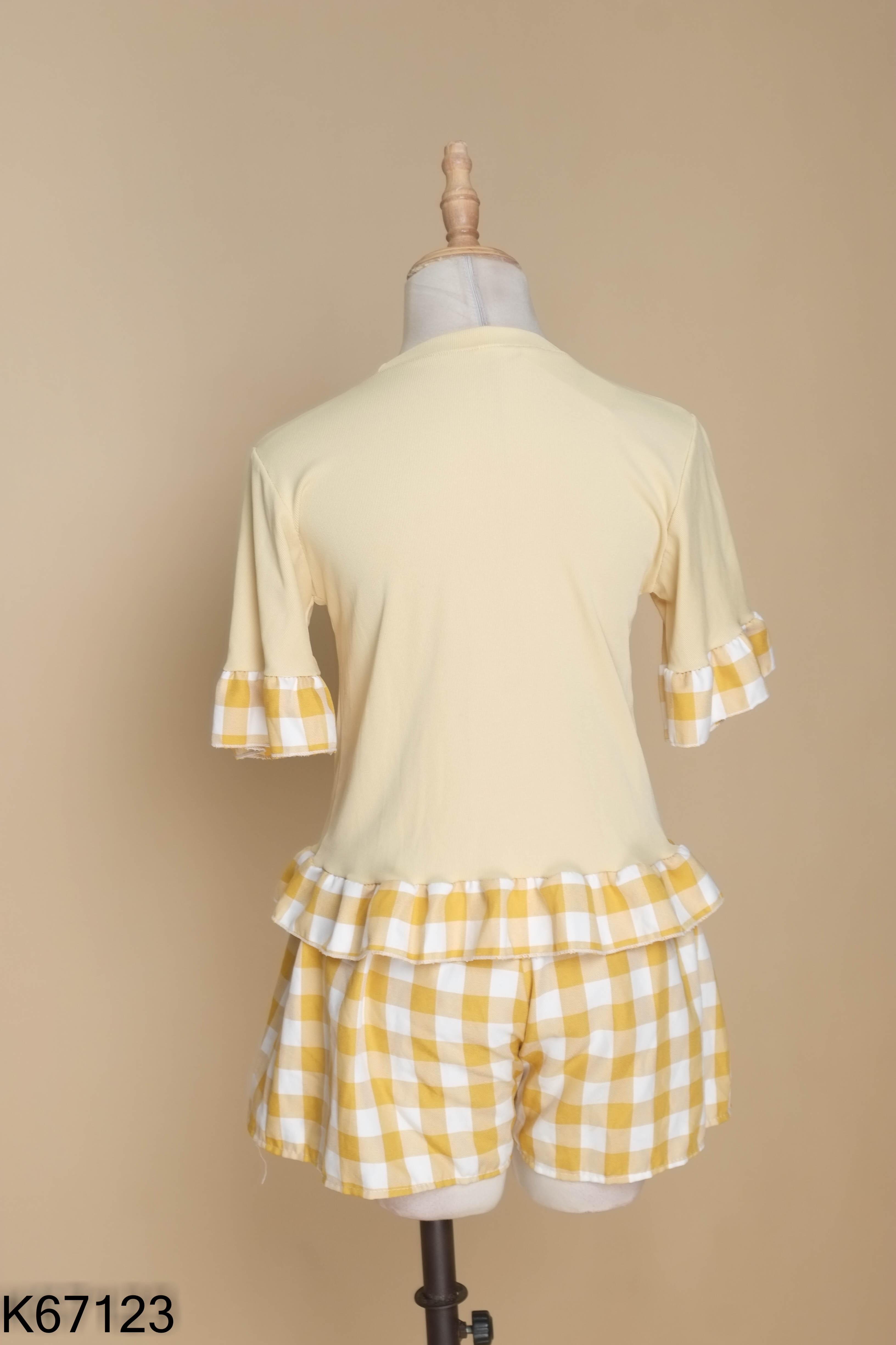 Set Áo thun vàng phối đuôi + Quần short
