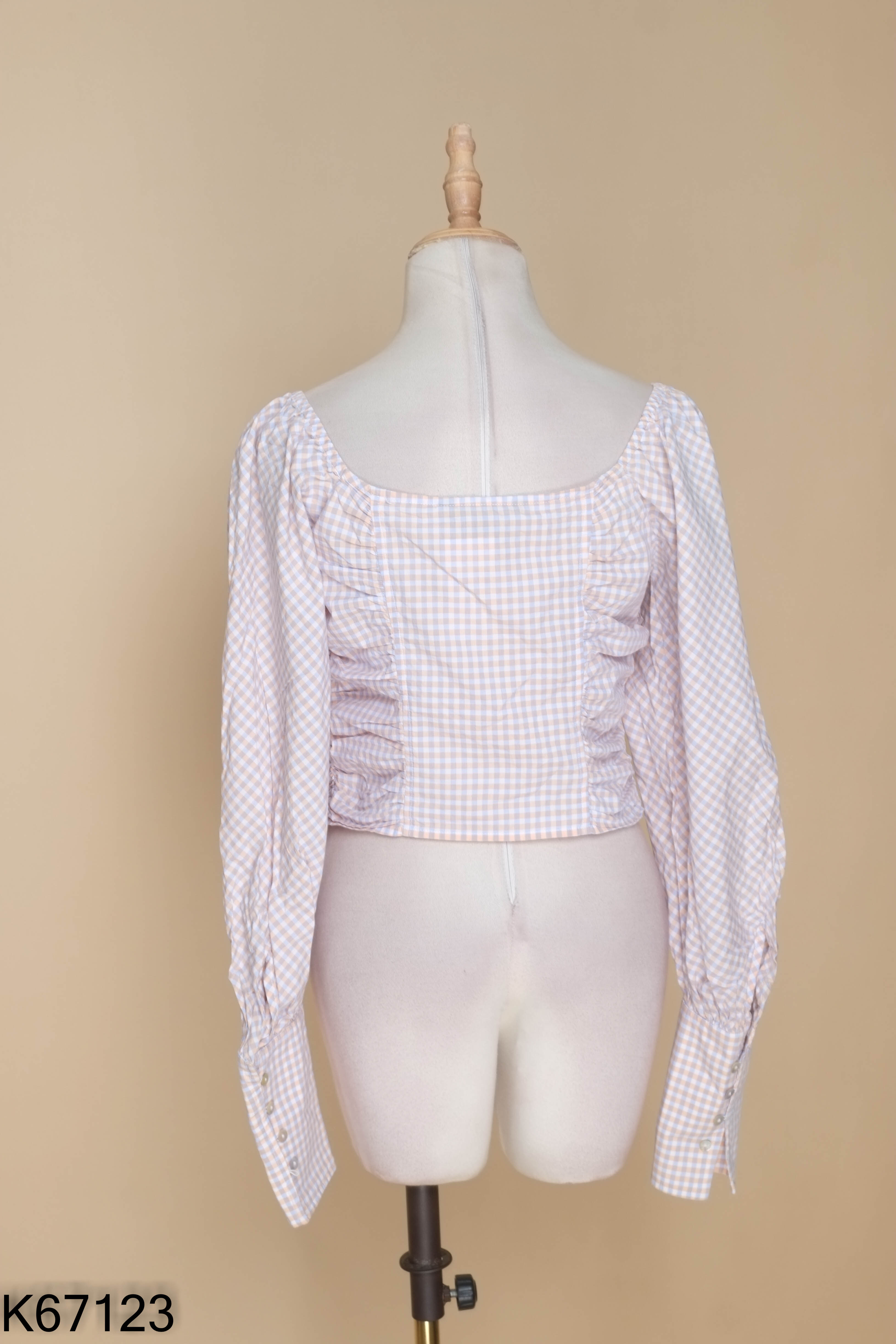 Áo croptop be xanh caro URBAN REVIVO