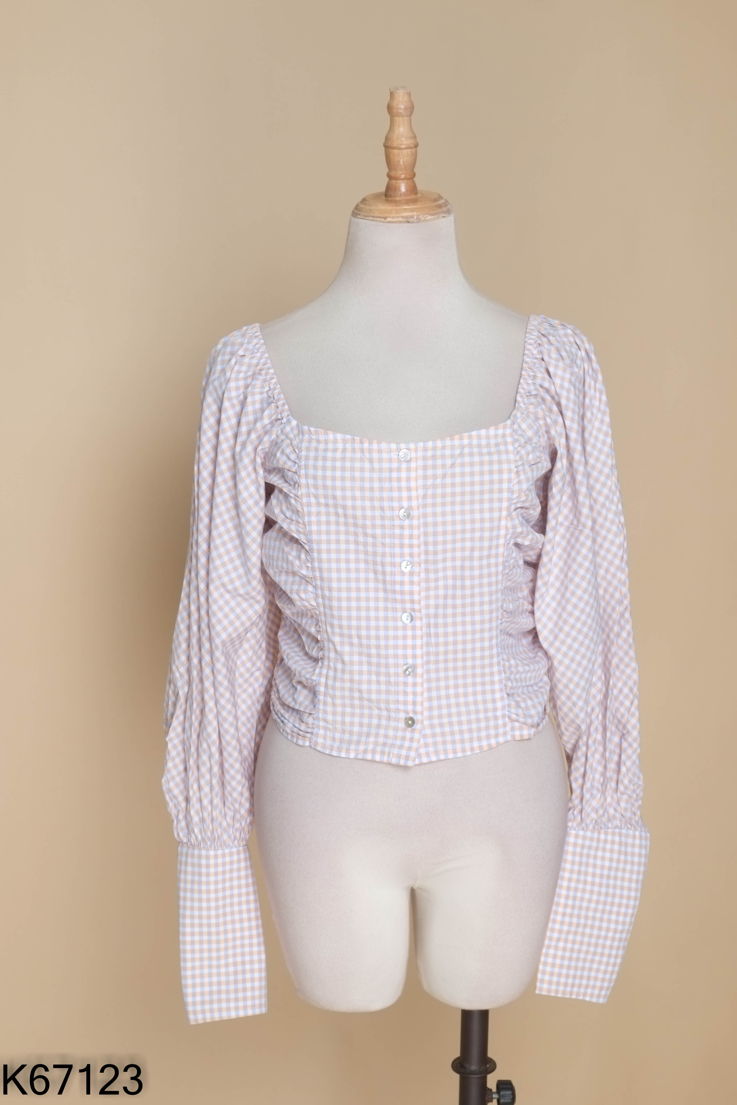 Áo croptop be xanh caro URBAN REVIVO