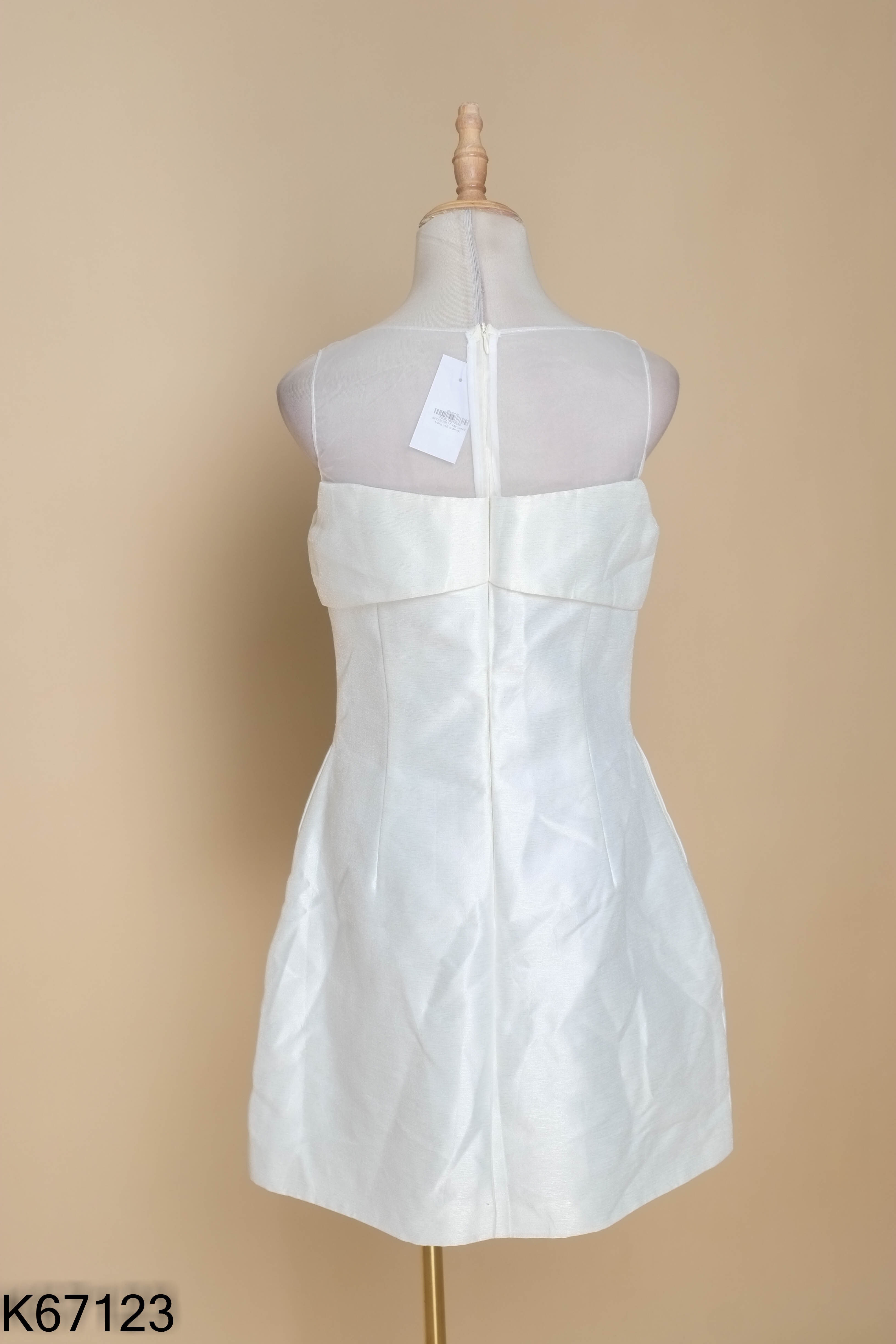 Váy tweed trắng phối voan sát nách