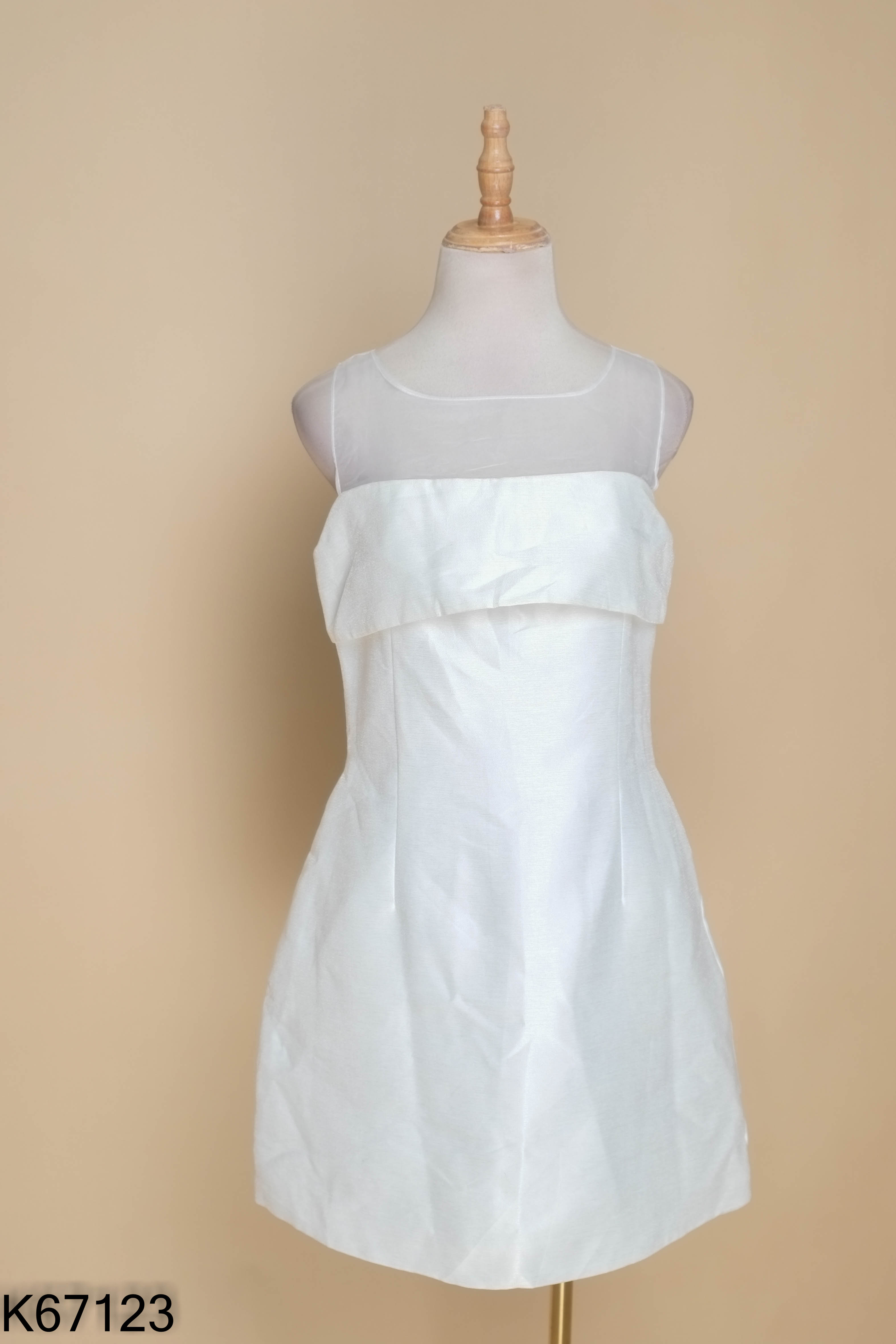 Váy tweed trắng phối voan sát nách