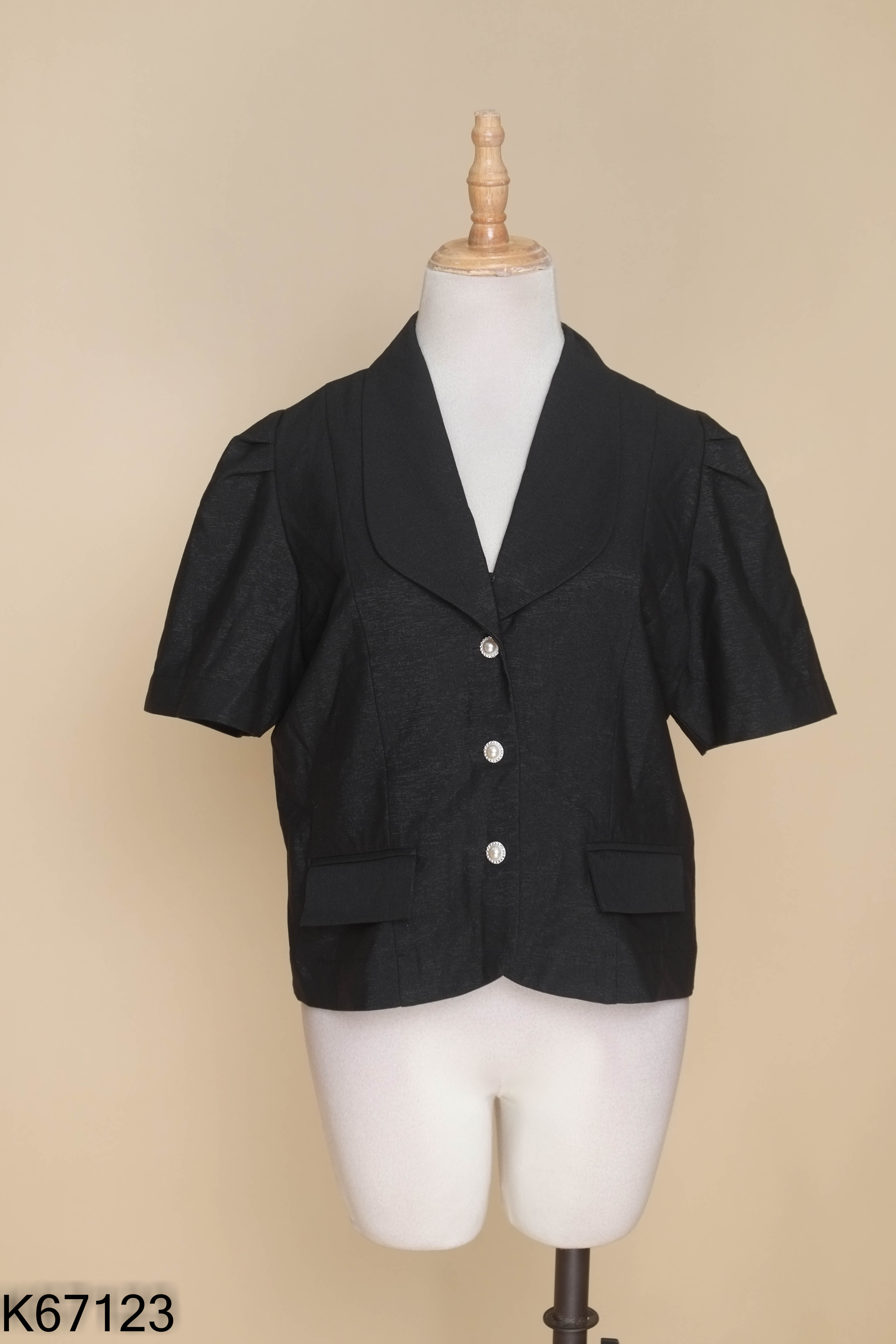 Áo vest nữ đen ánh cúc ngọc