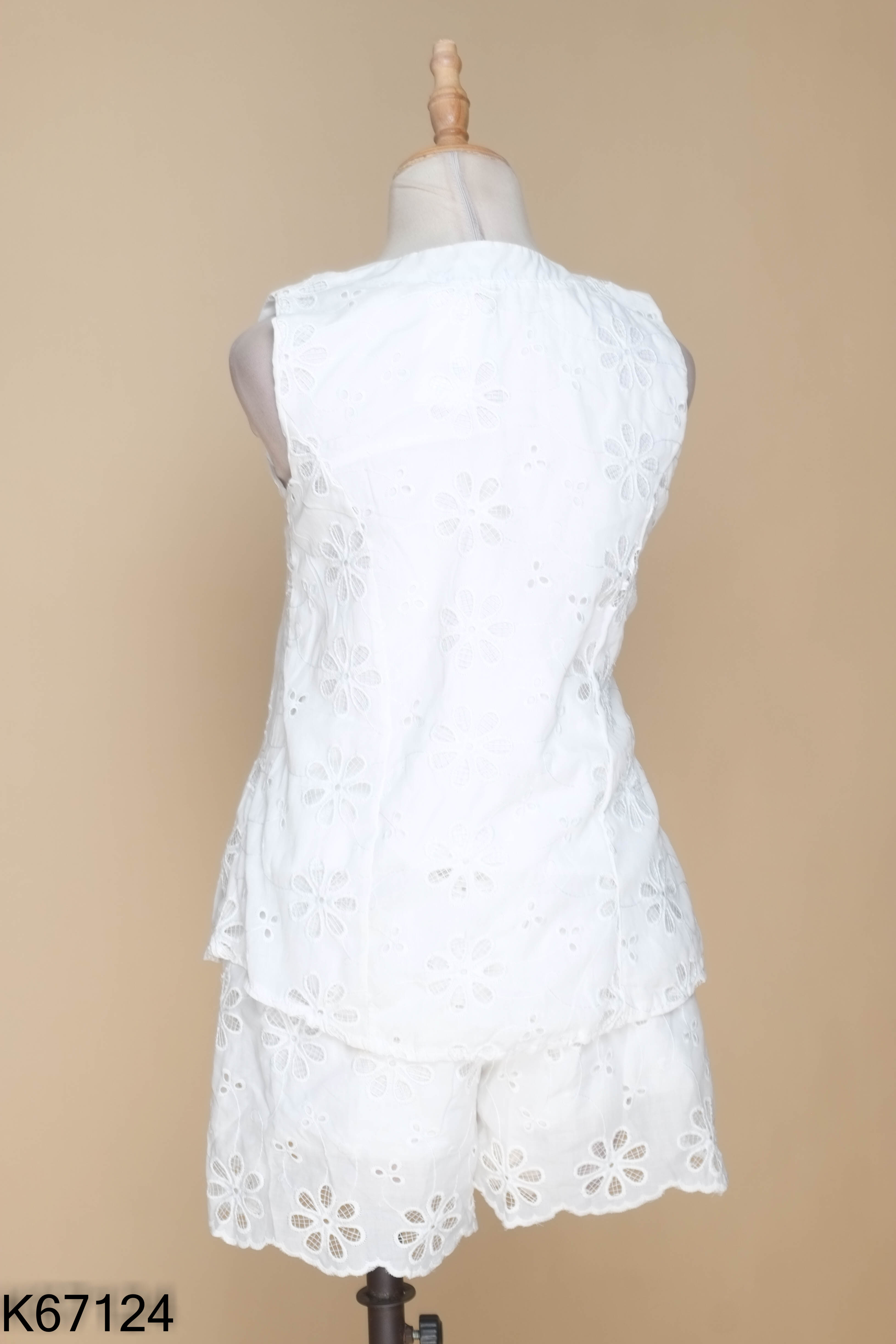 Set Áo trắng thêu hoa + quần shorts