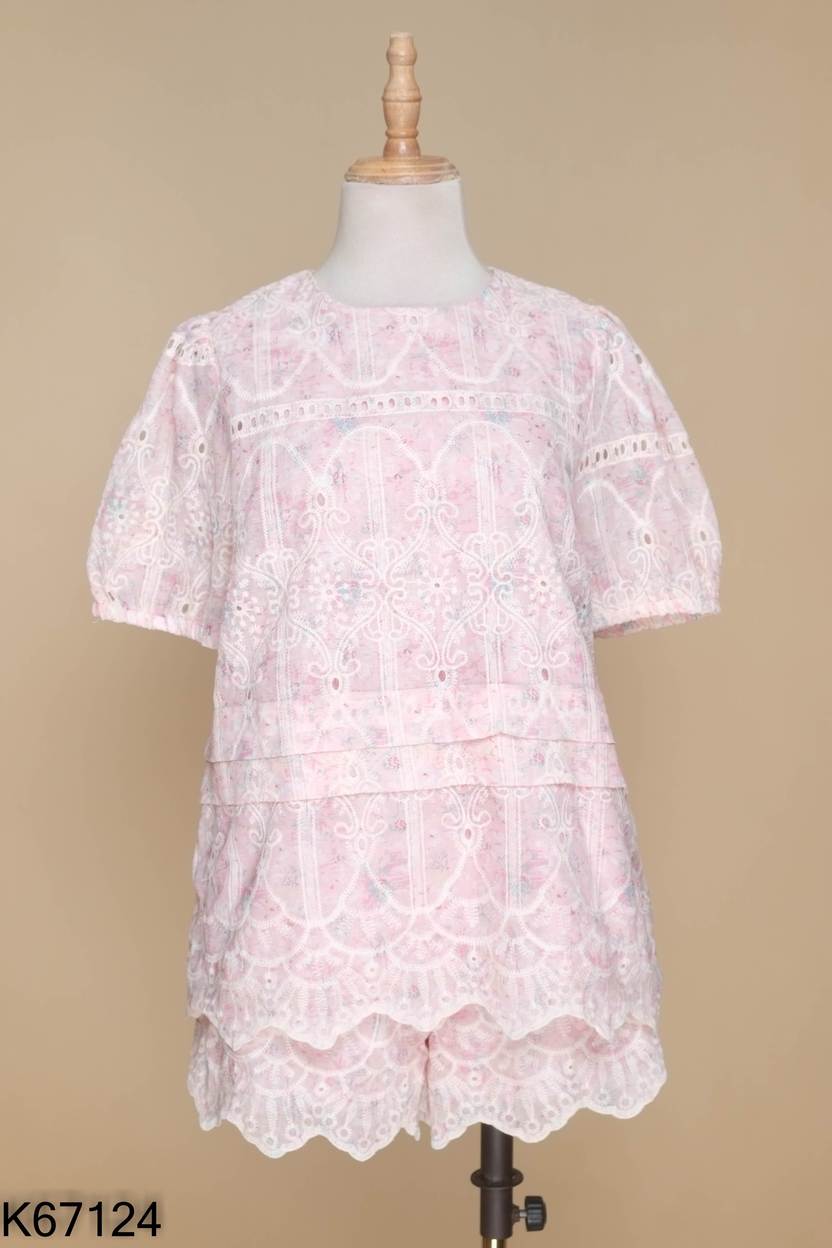 Set Áo hồng hoa thêu họa tiết + quần shorts