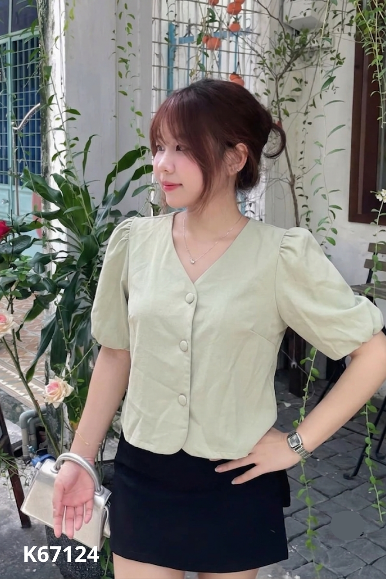 Áo xanh phối cúc tay phồng