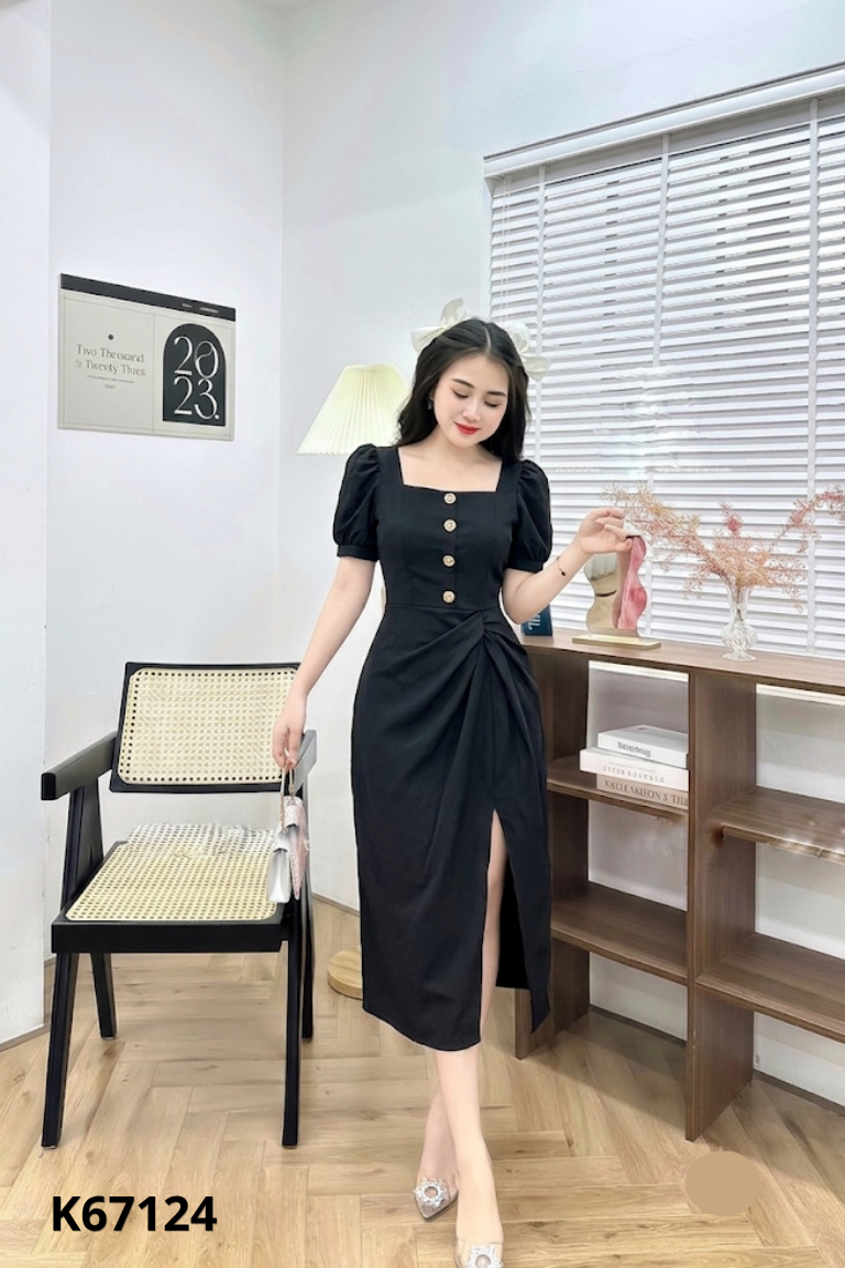 Váy đen dúm eo phối cúc