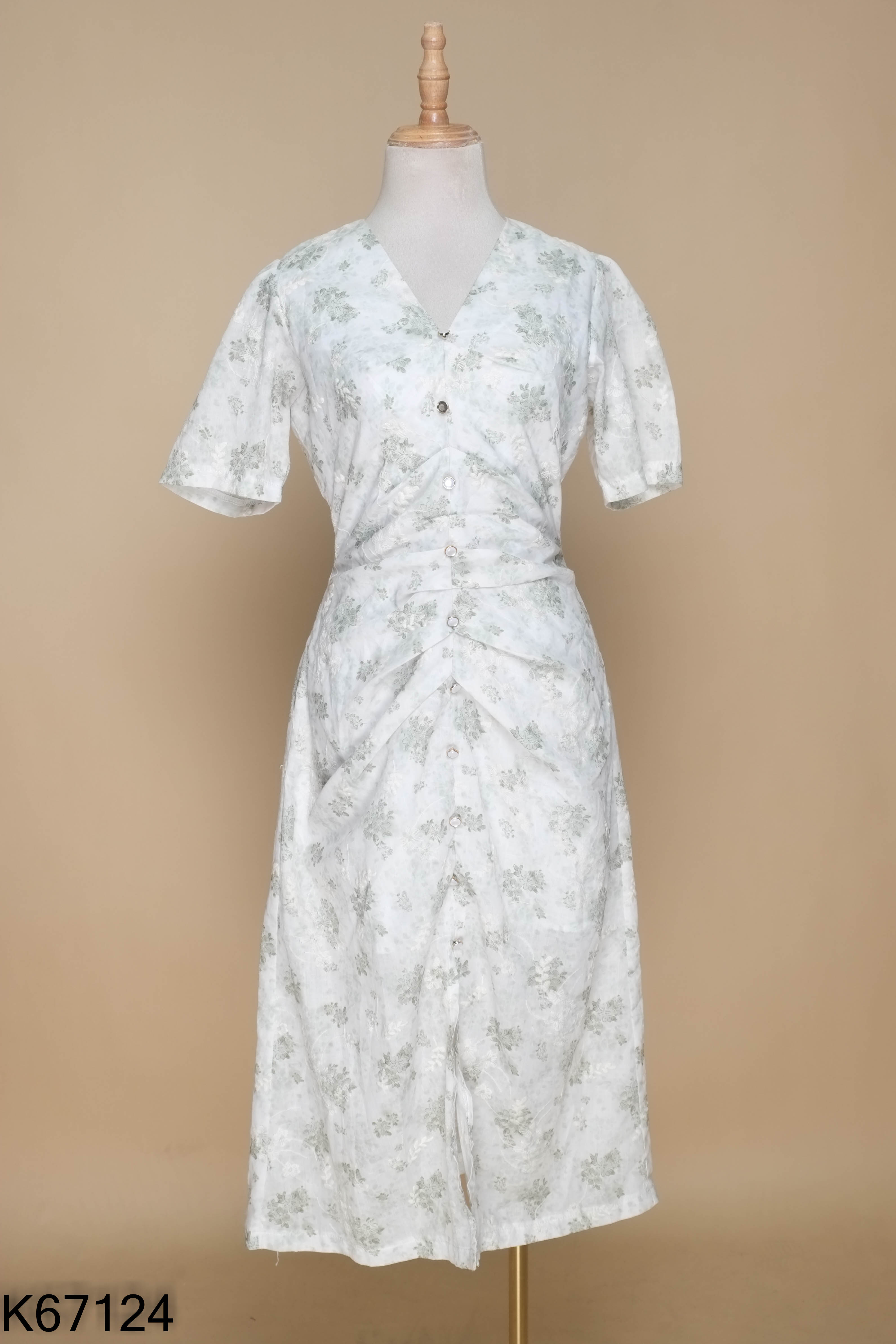 Váy trắng hoa xanh