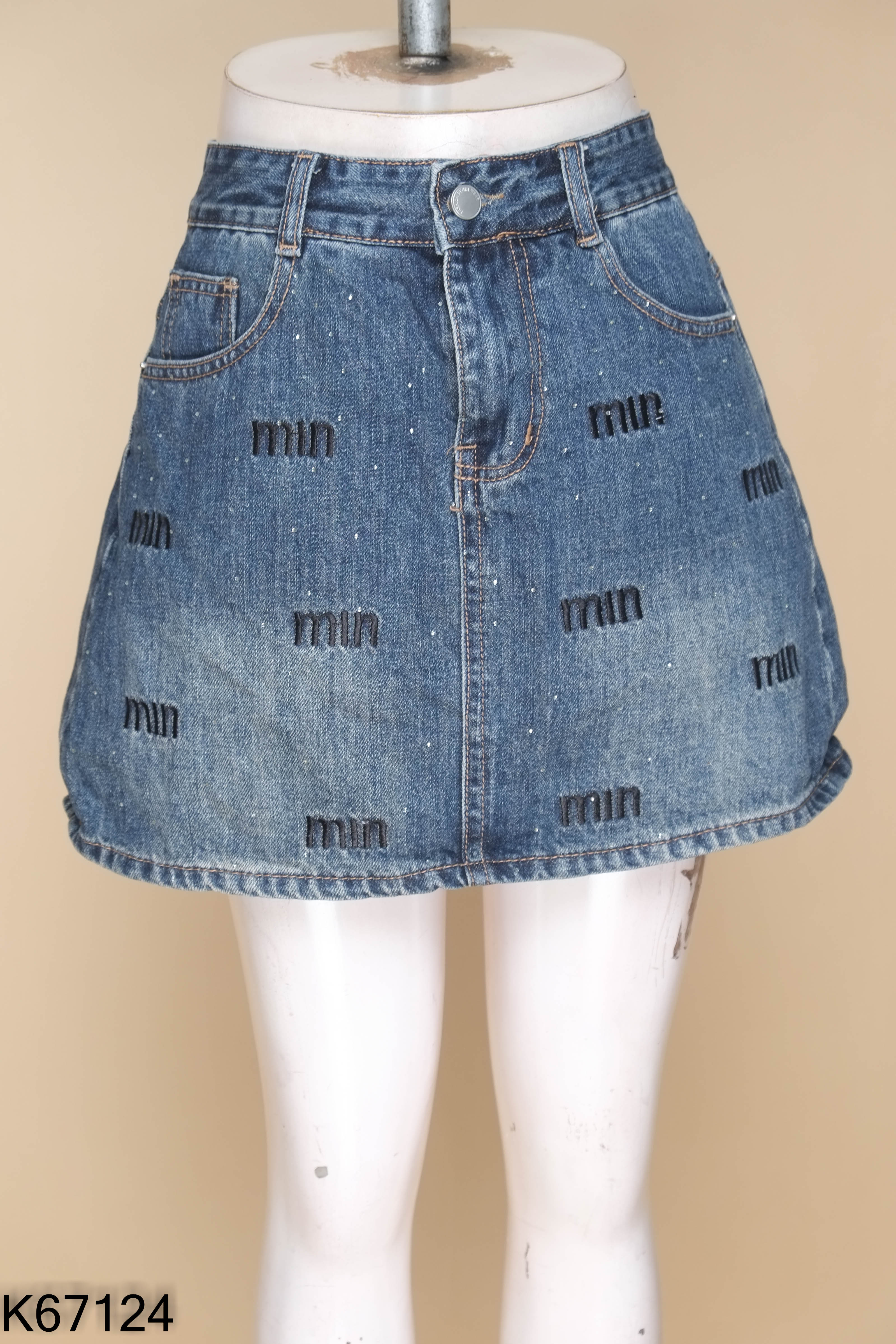 Chân váy jeans xanh đính đá