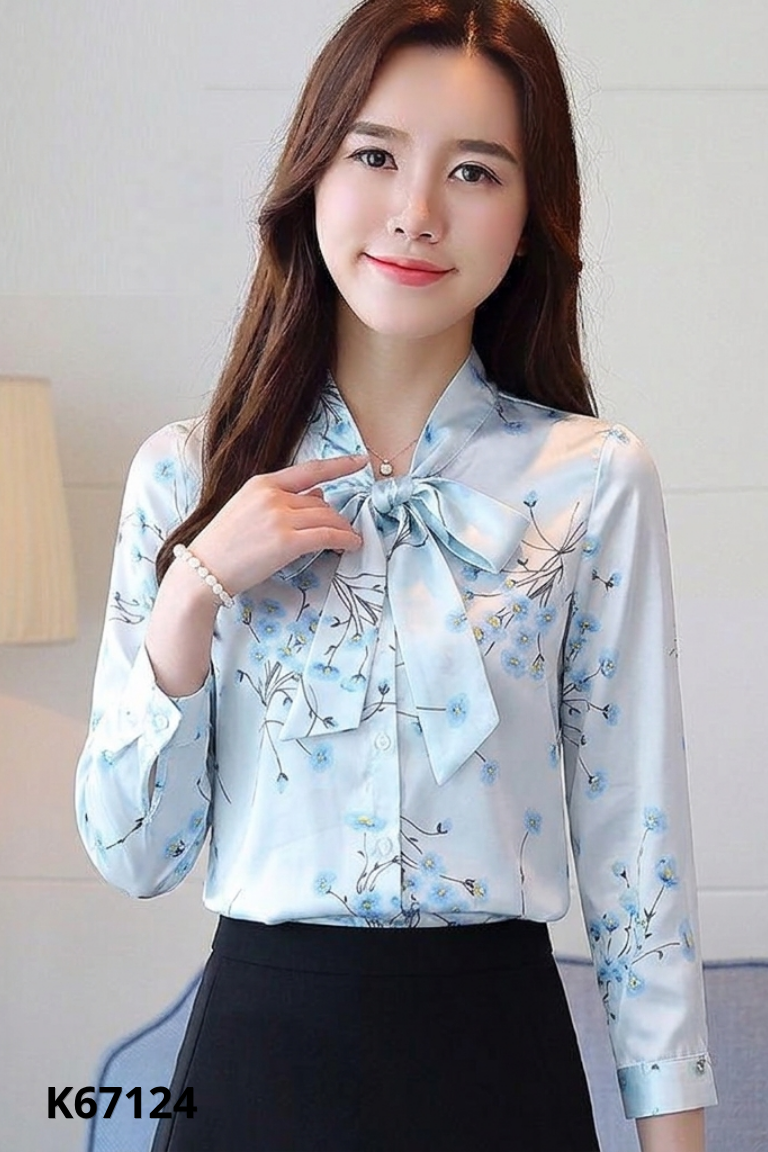 Áo lụa xanh hoa buộc nơ