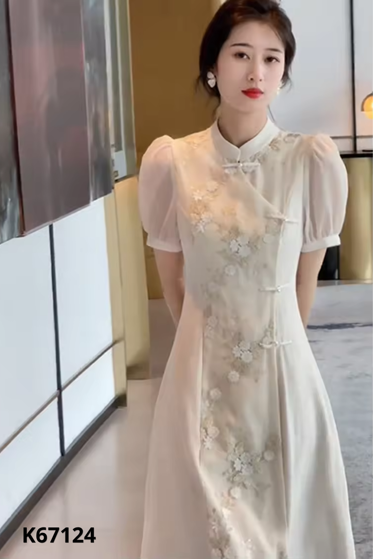 Váy be thêu hoa cổ tàu