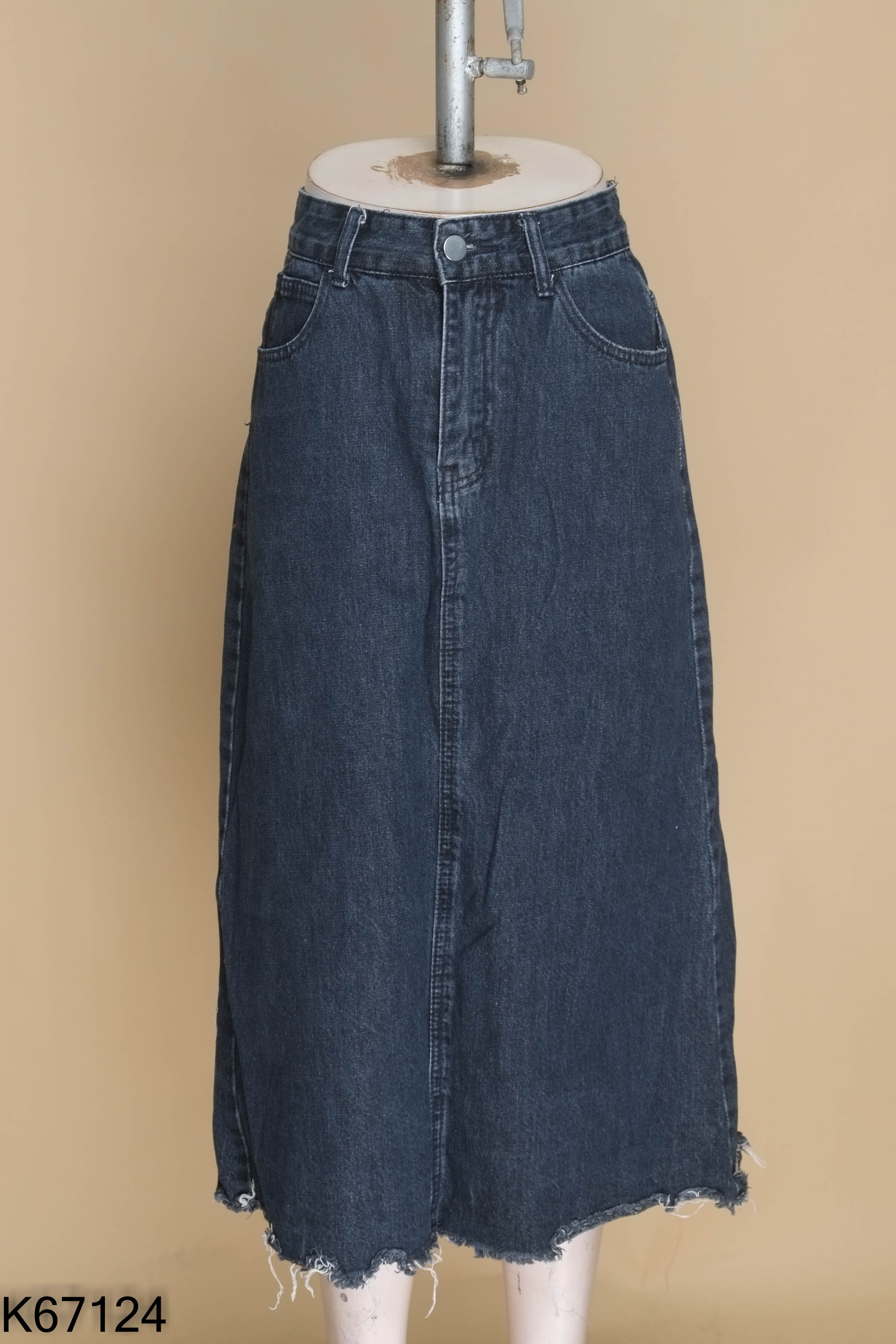 Chân váy jeans xanh đen cắt gấu