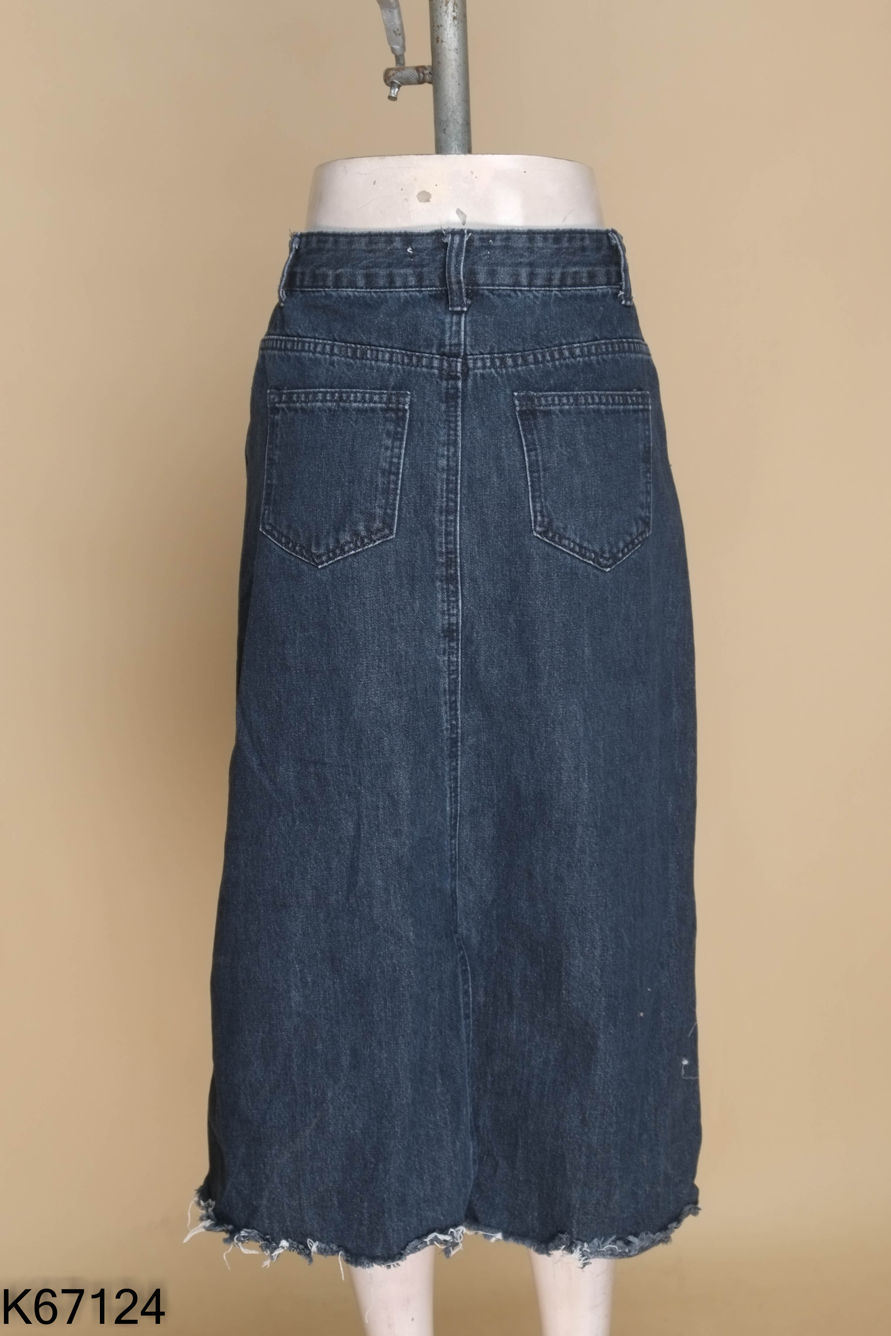 Chân váy jeans xanh đen cắt gấu