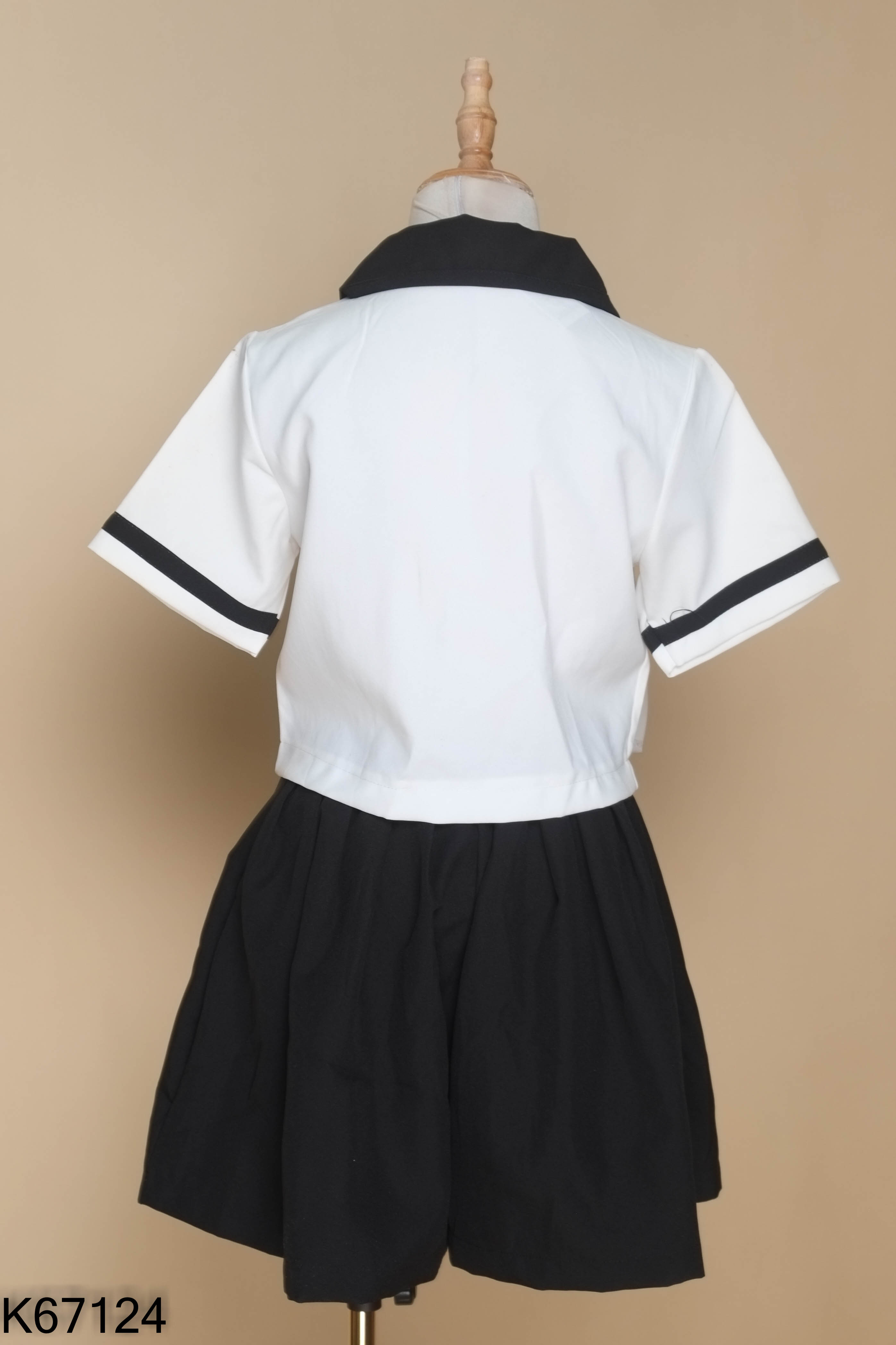 Set Áo trắng cổ đen phối nơ + quần shorts