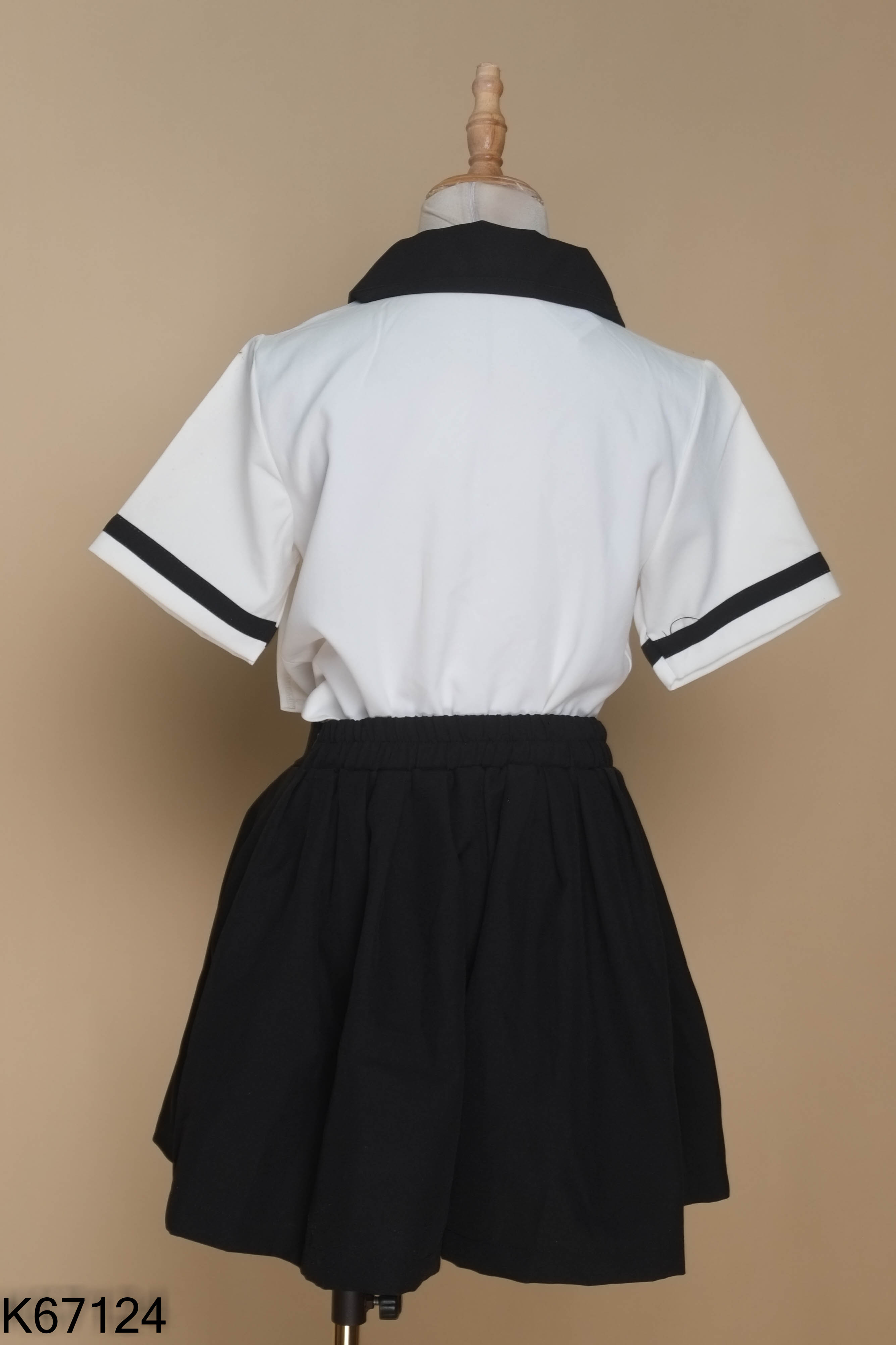 Set Áo trắng cổ đen phối nơ + quần shorts
