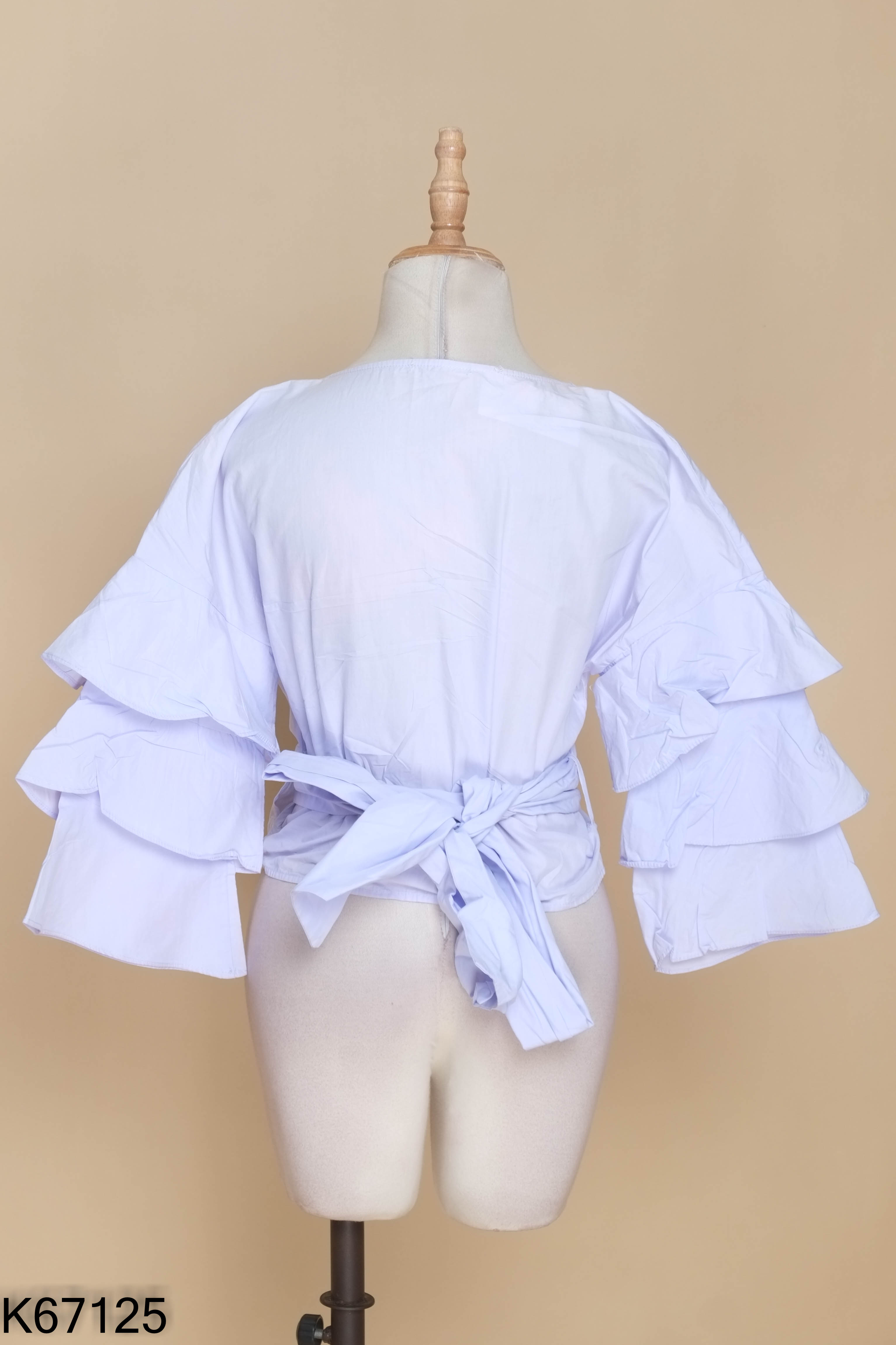 Áo xanh phối kiểu dây chéo