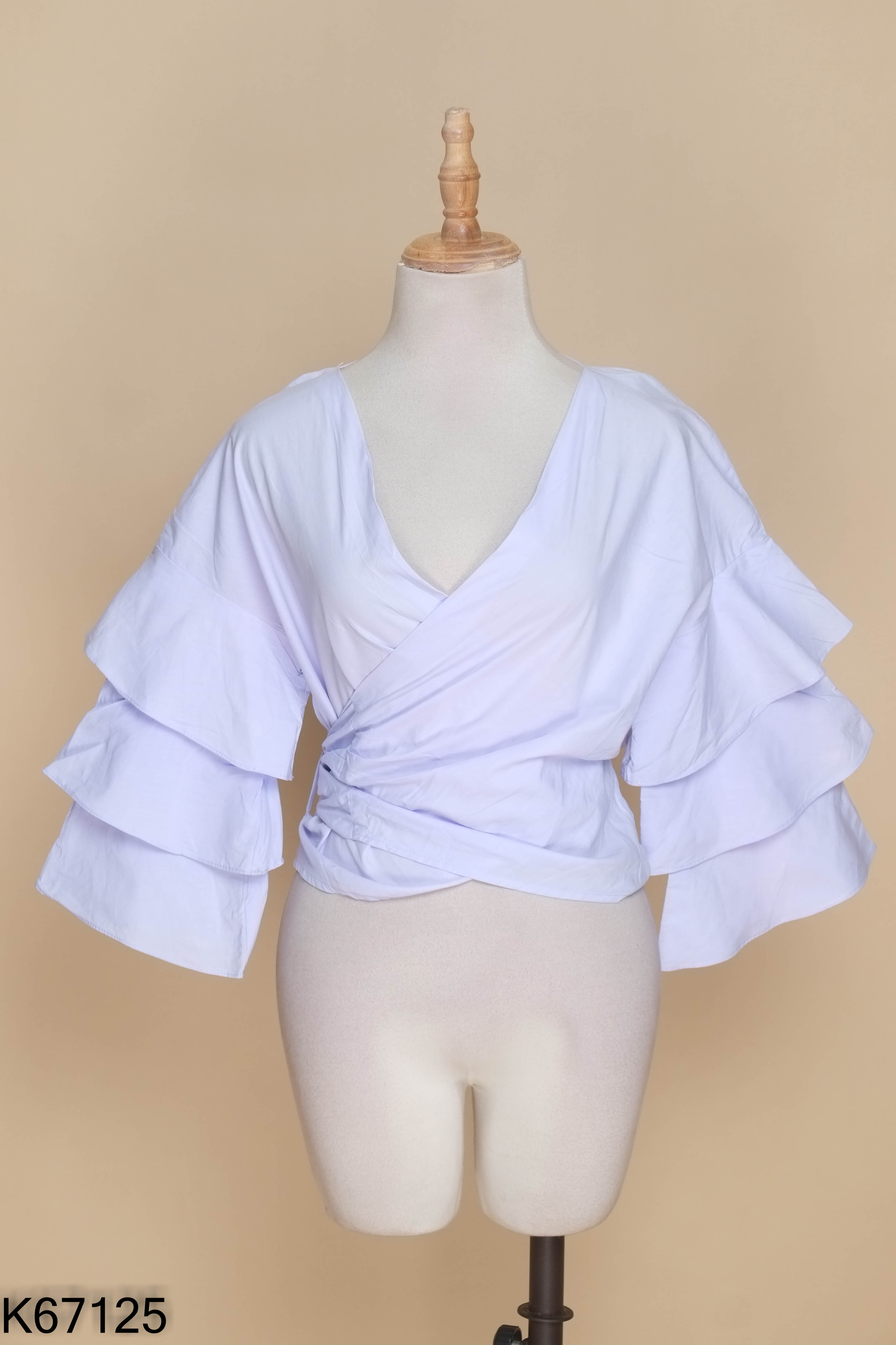 Áo xanh phối kiểu dây chéo