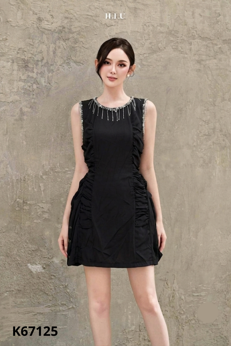 NEWTAG Váy đen sát nách đính viền