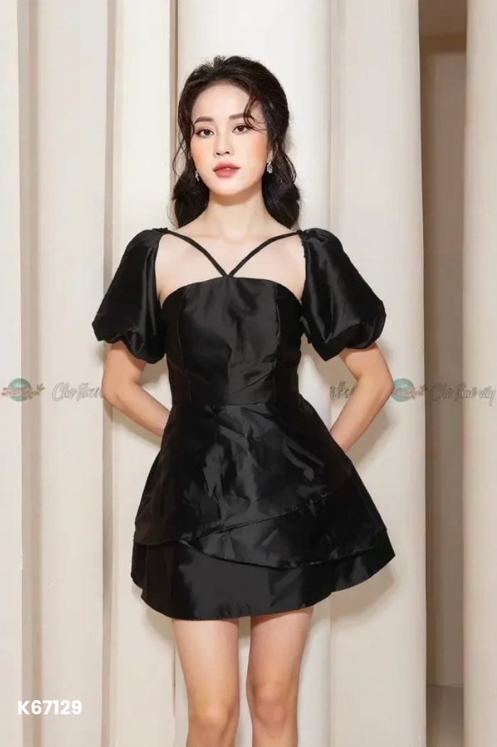 váy đen cổ vuông tay bồng