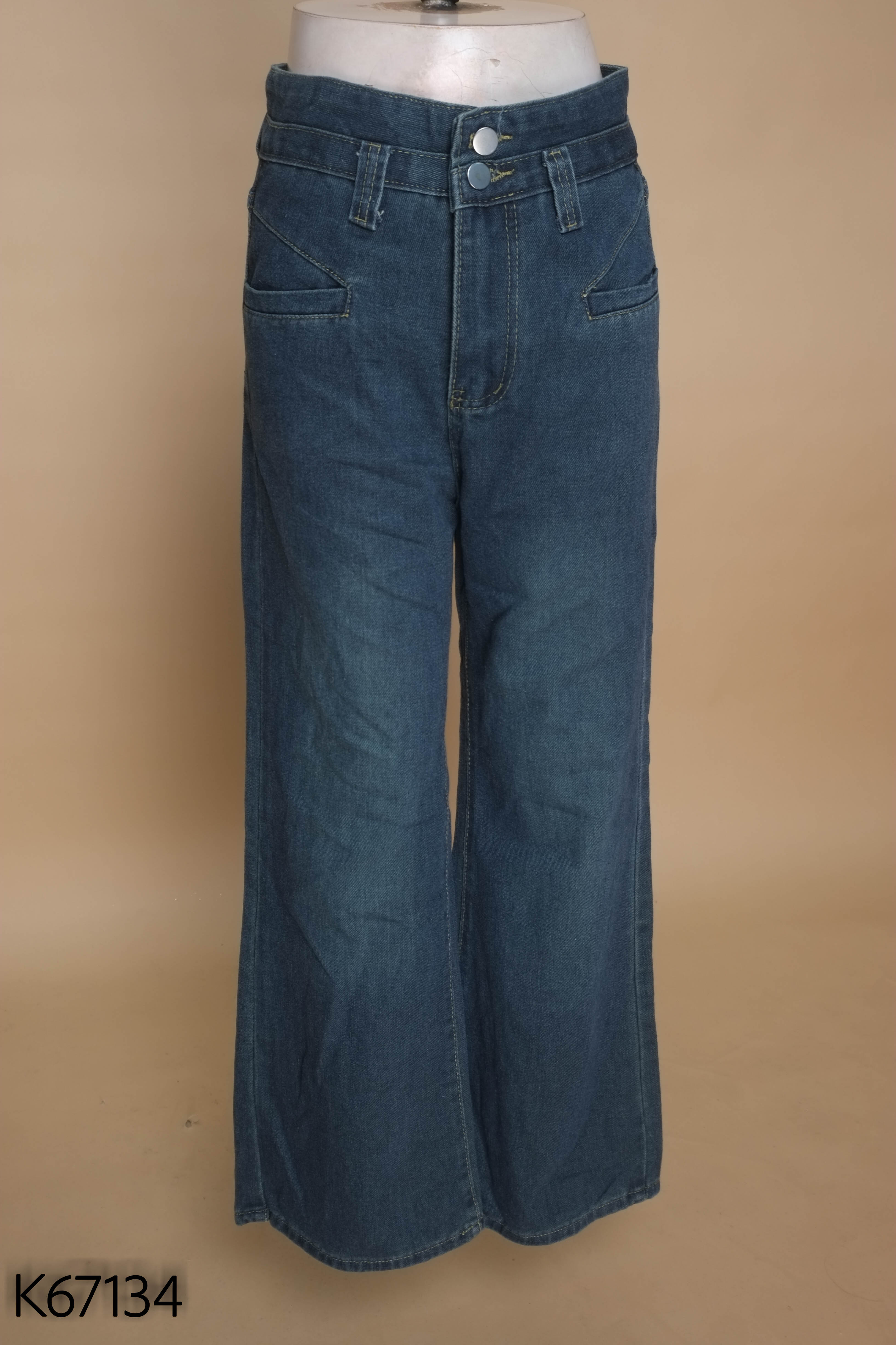 Quần jeans xanh dáng suông