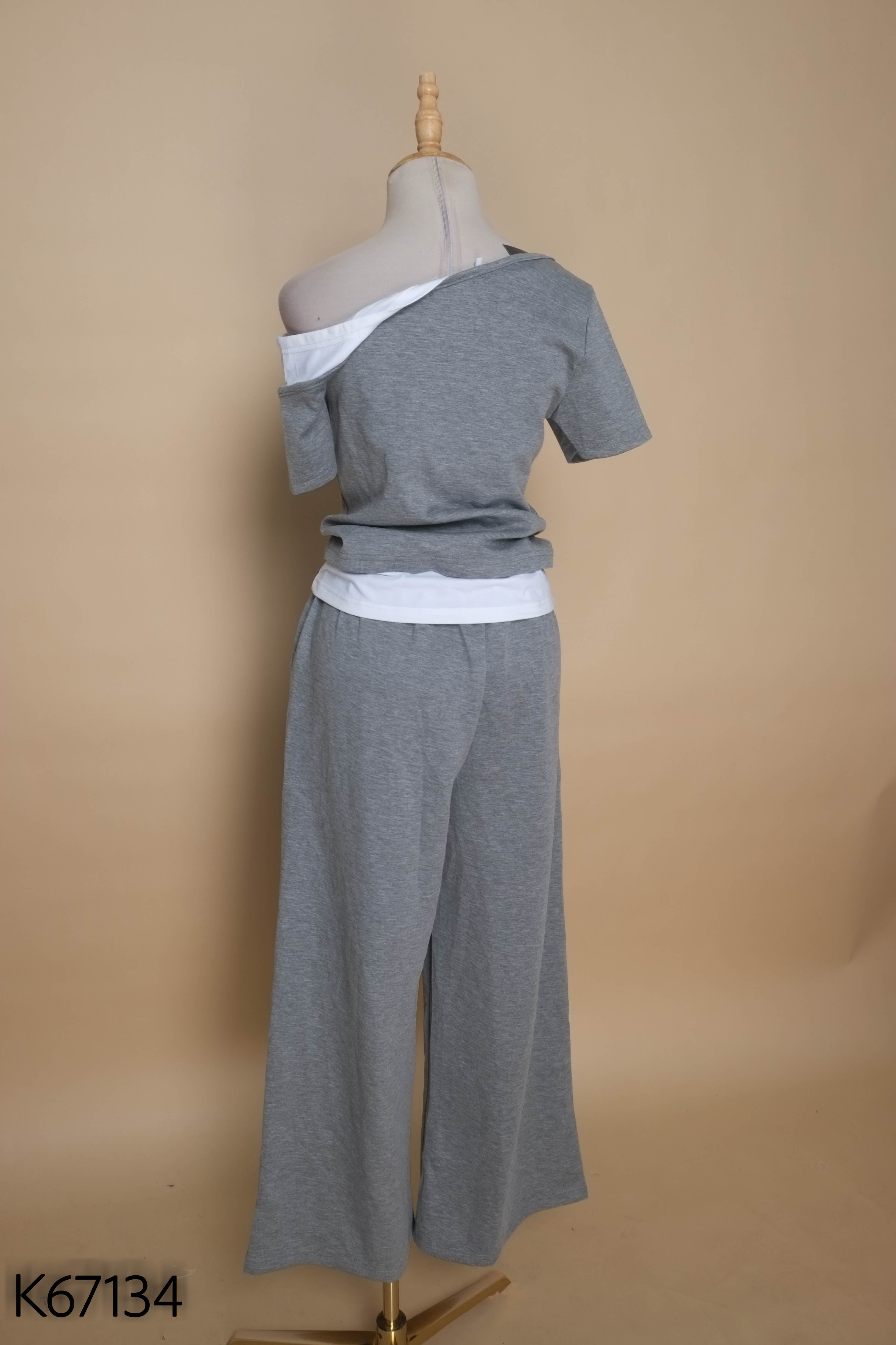 NEWTAG Set áo trễ vai + quần dài xám