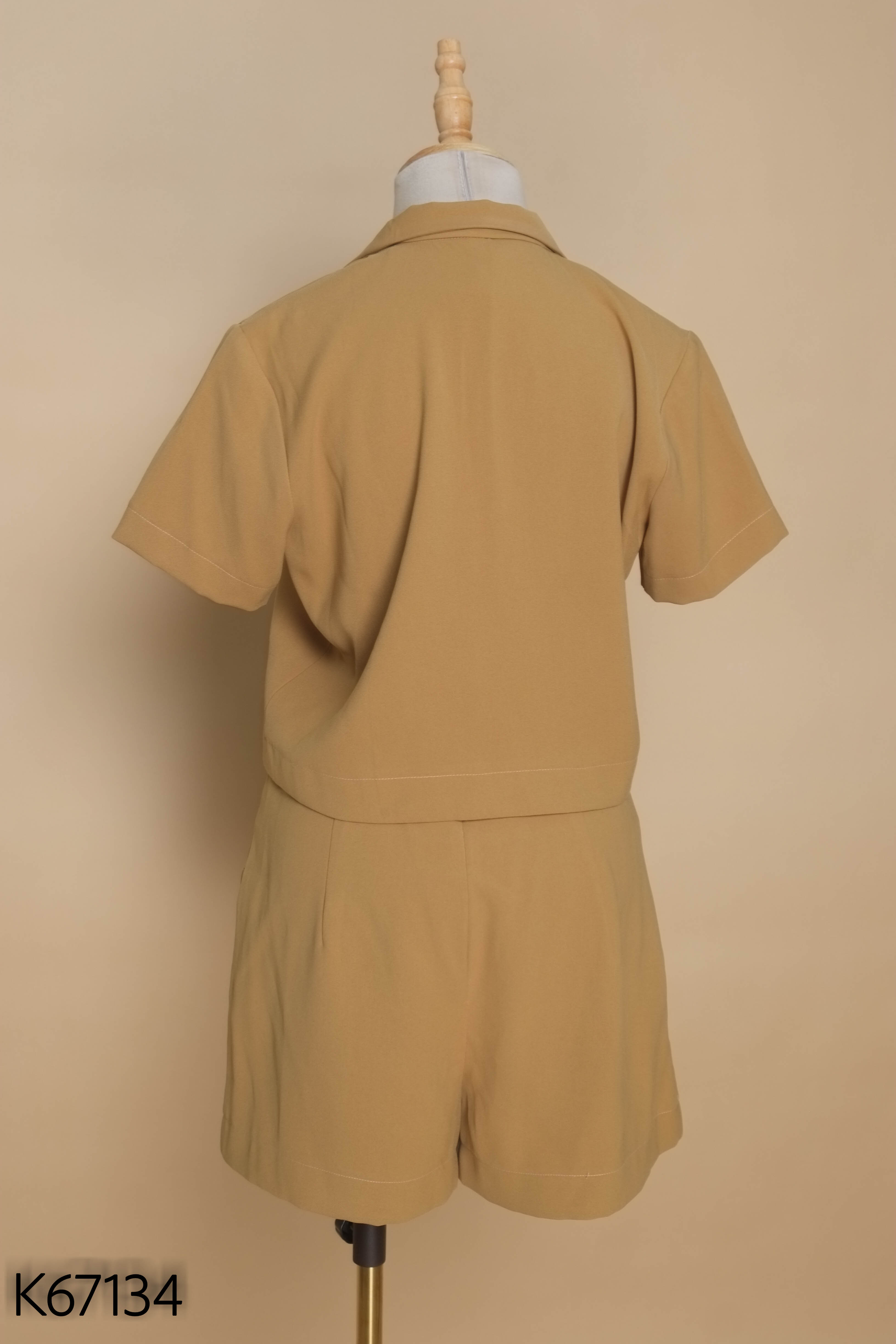 SET Áo vàng đính khuy + Quần vàng