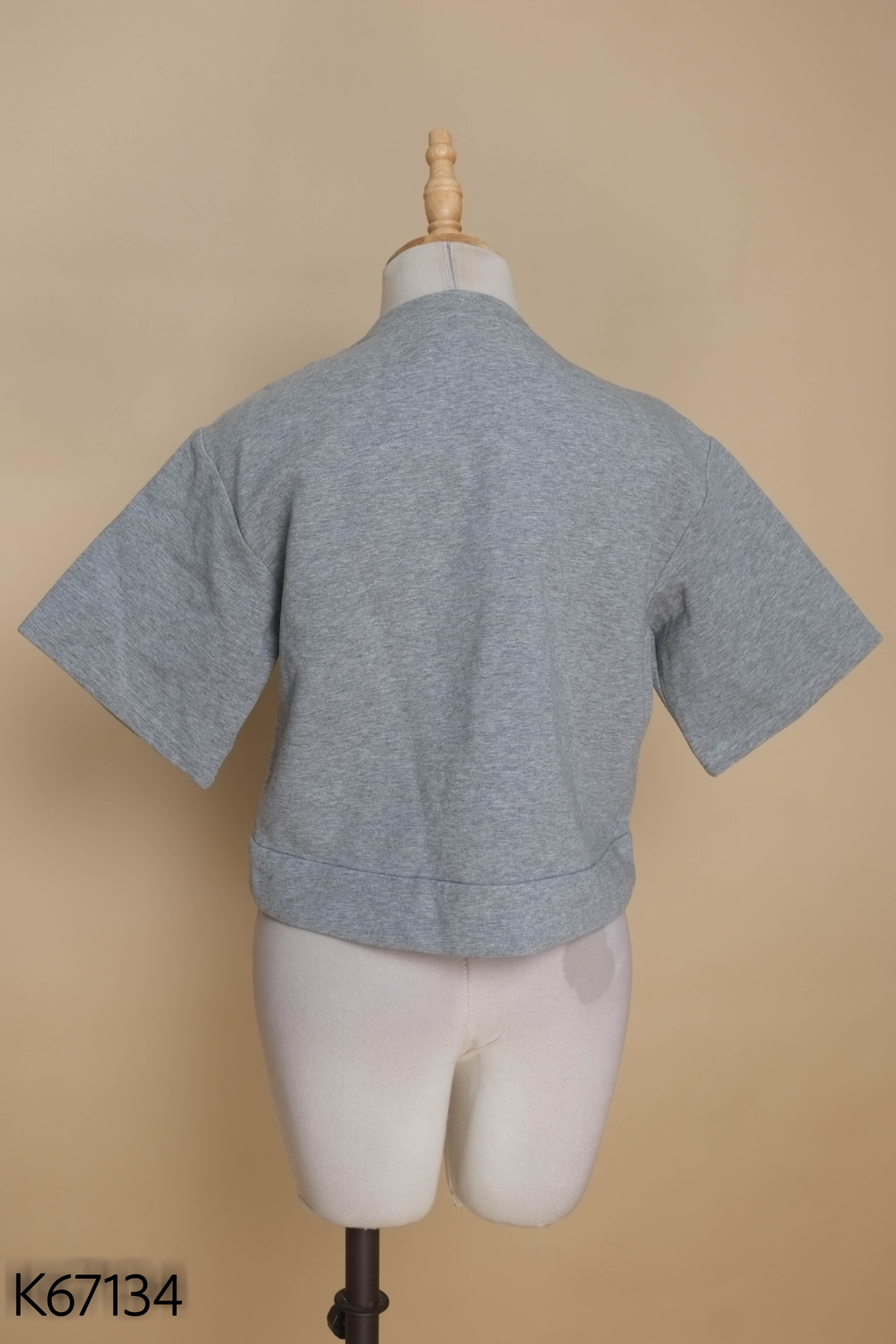 Áo ghi URBAN REVIVO đính ngọc