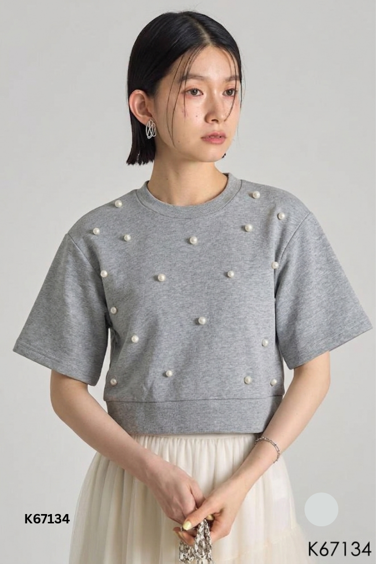 Áo ghi URBAN REVIVO đính ngọc