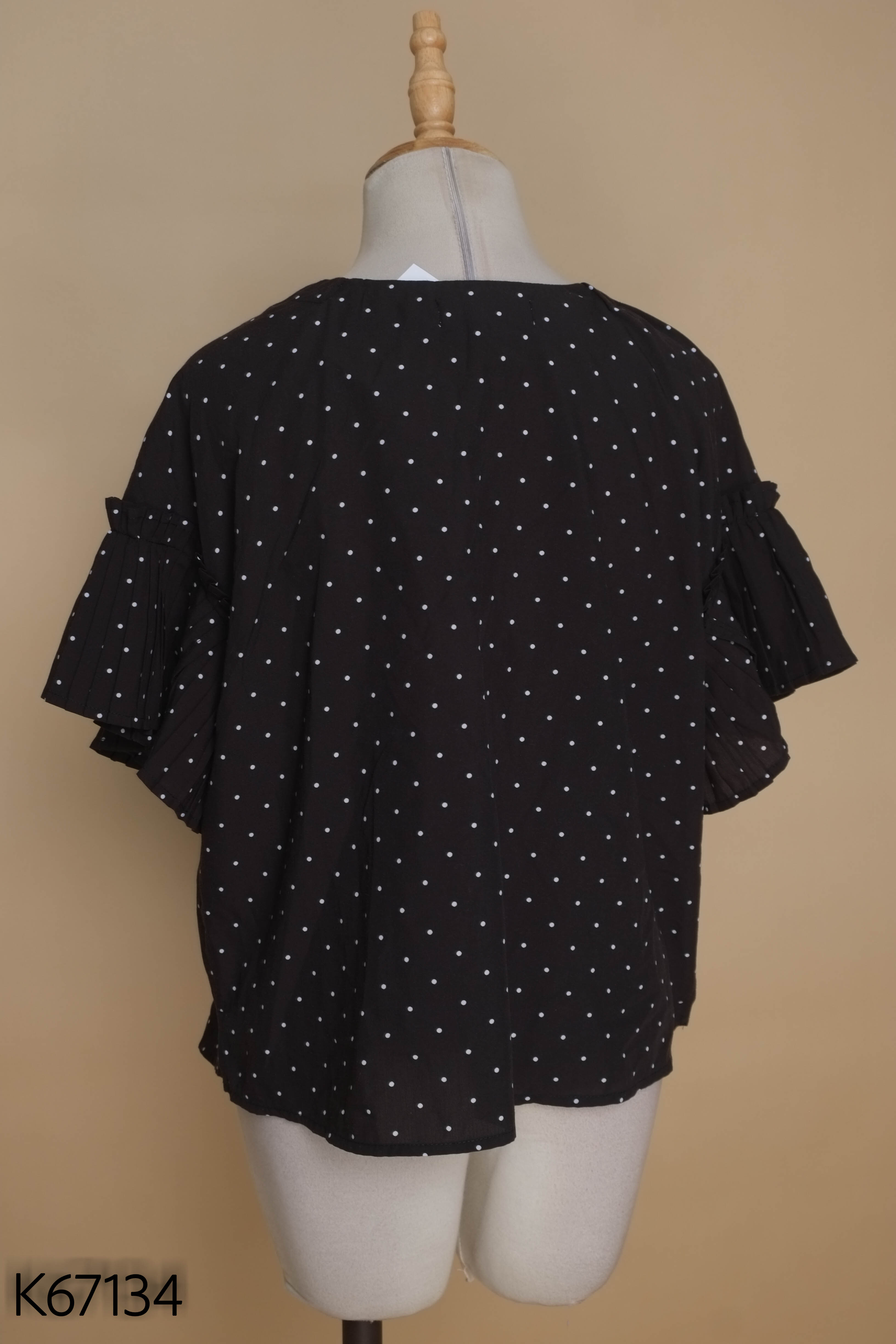 Áo đen DISCOAT chấm bi trắng