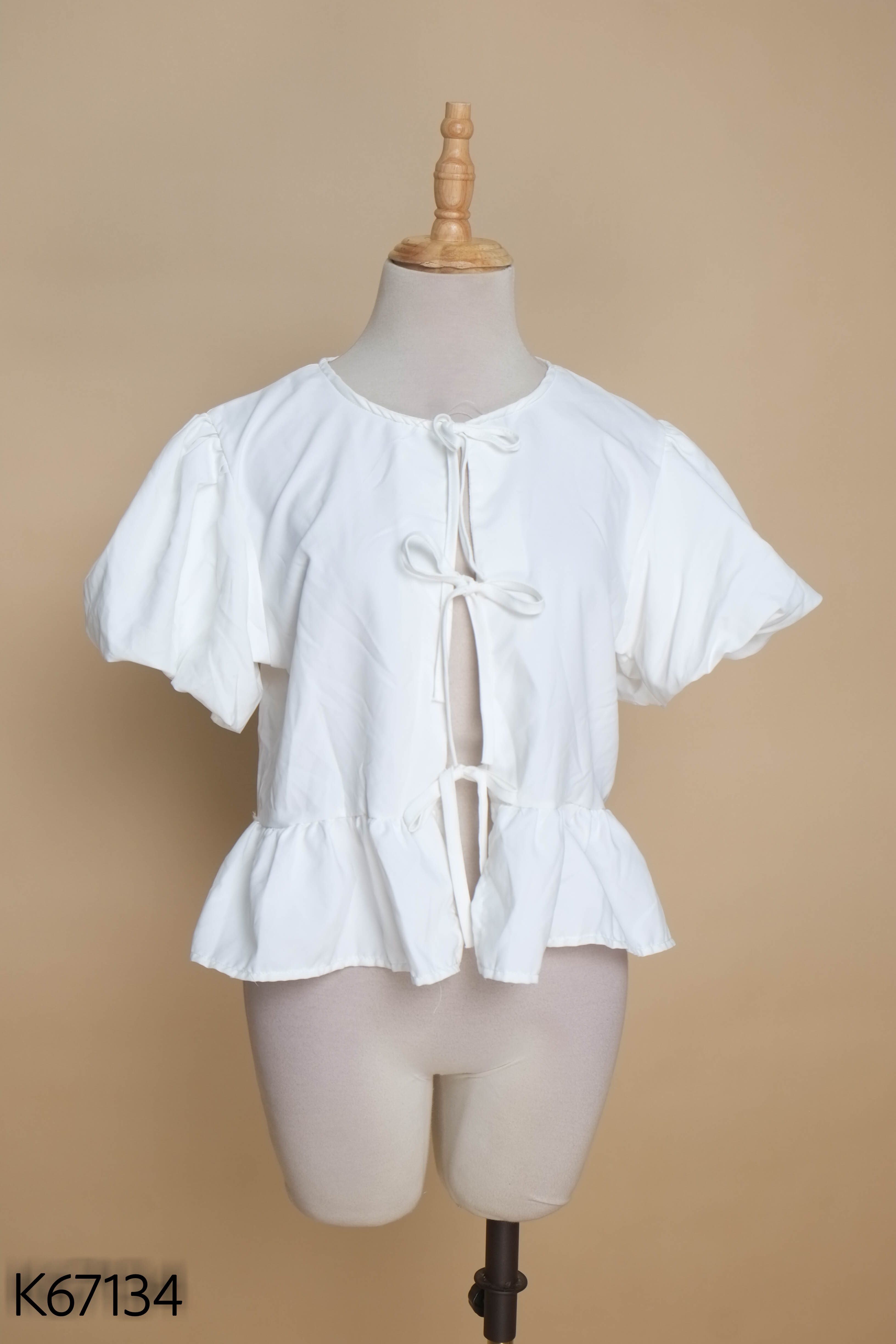 Áo trắng tay bồng đan dây