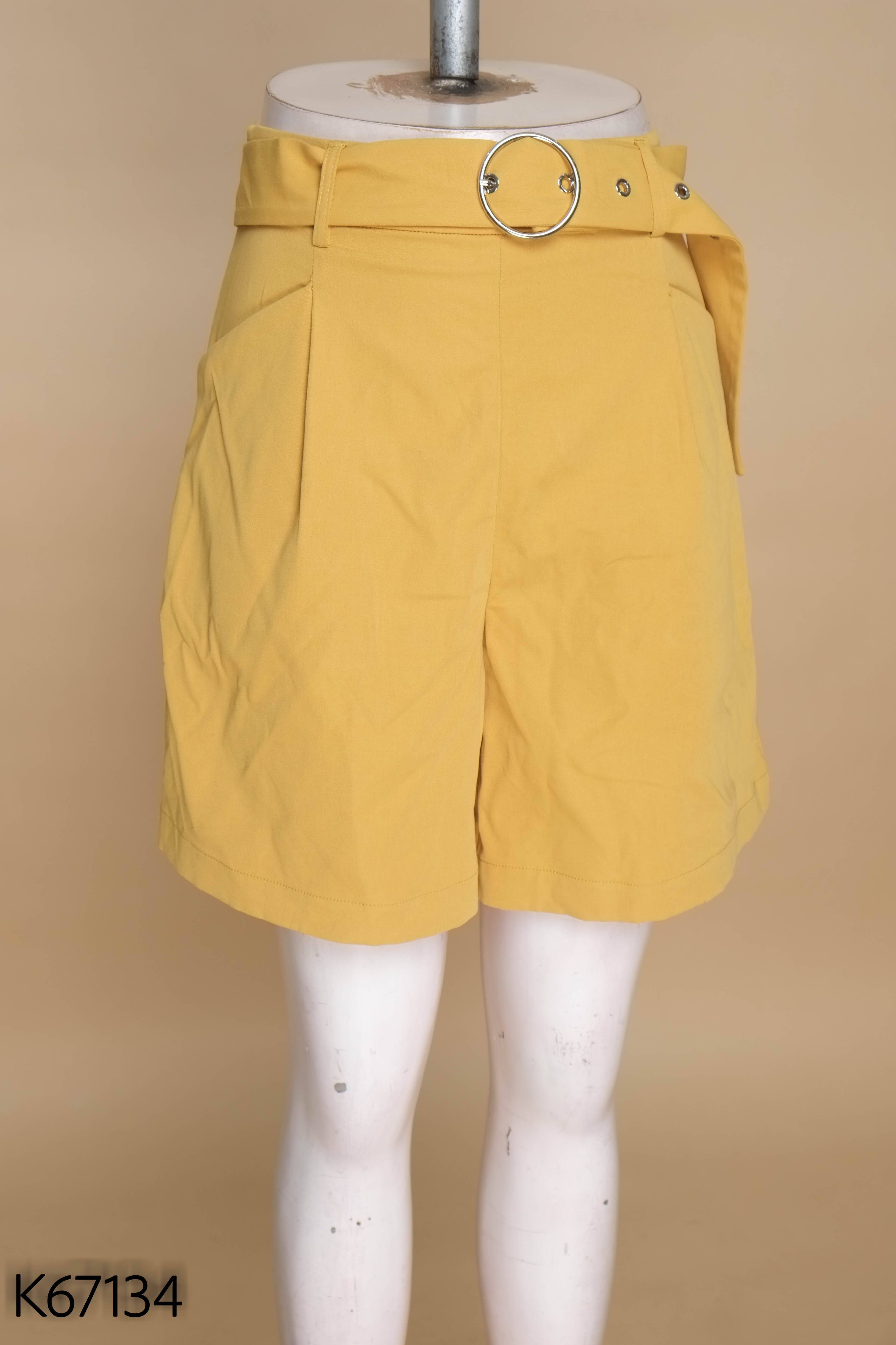 Quần short vàng LEKE kèm đai