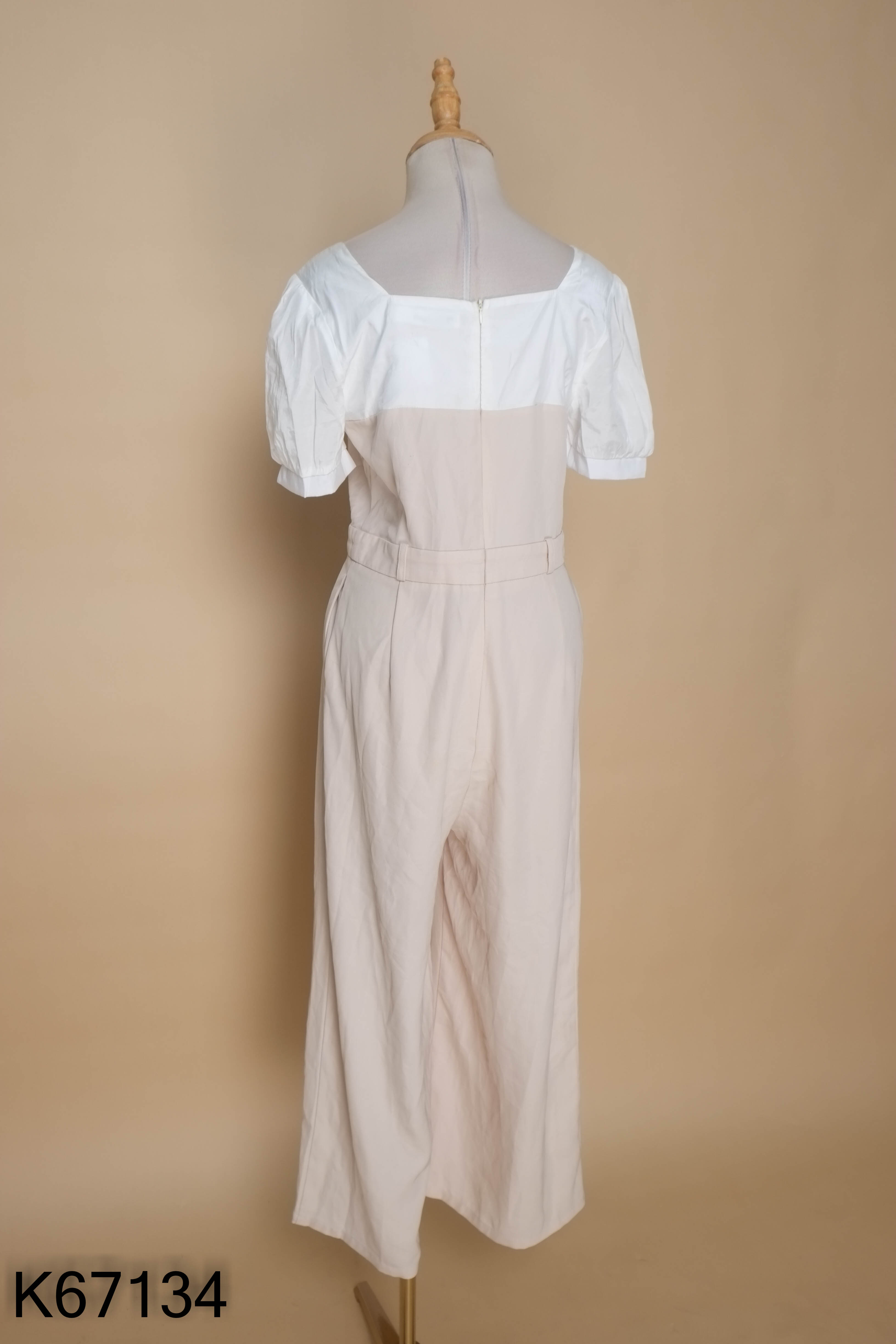 Jumpsuit be IEF tay voan trắng