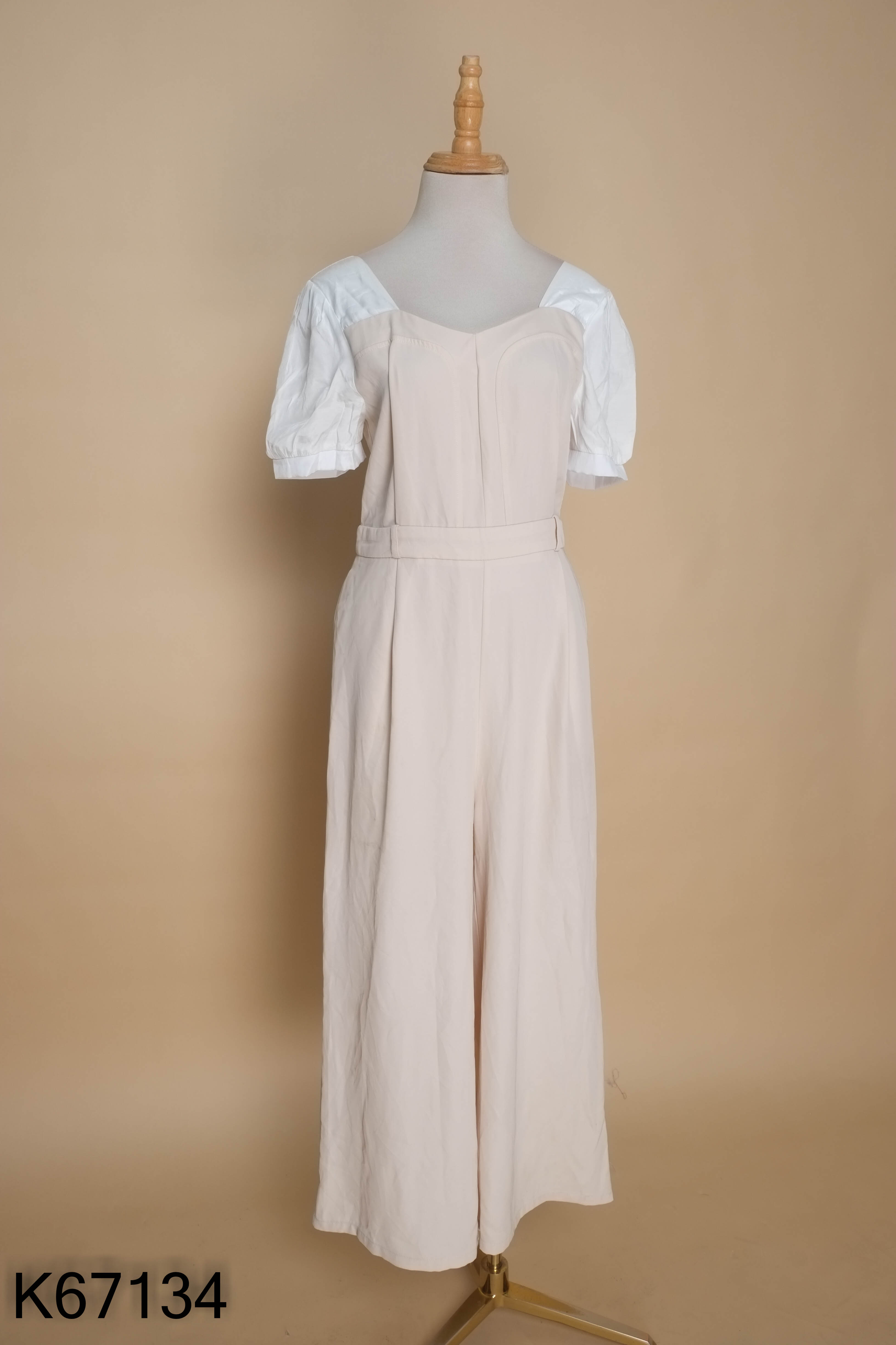Jumpsuit be IEF tay voan trắng