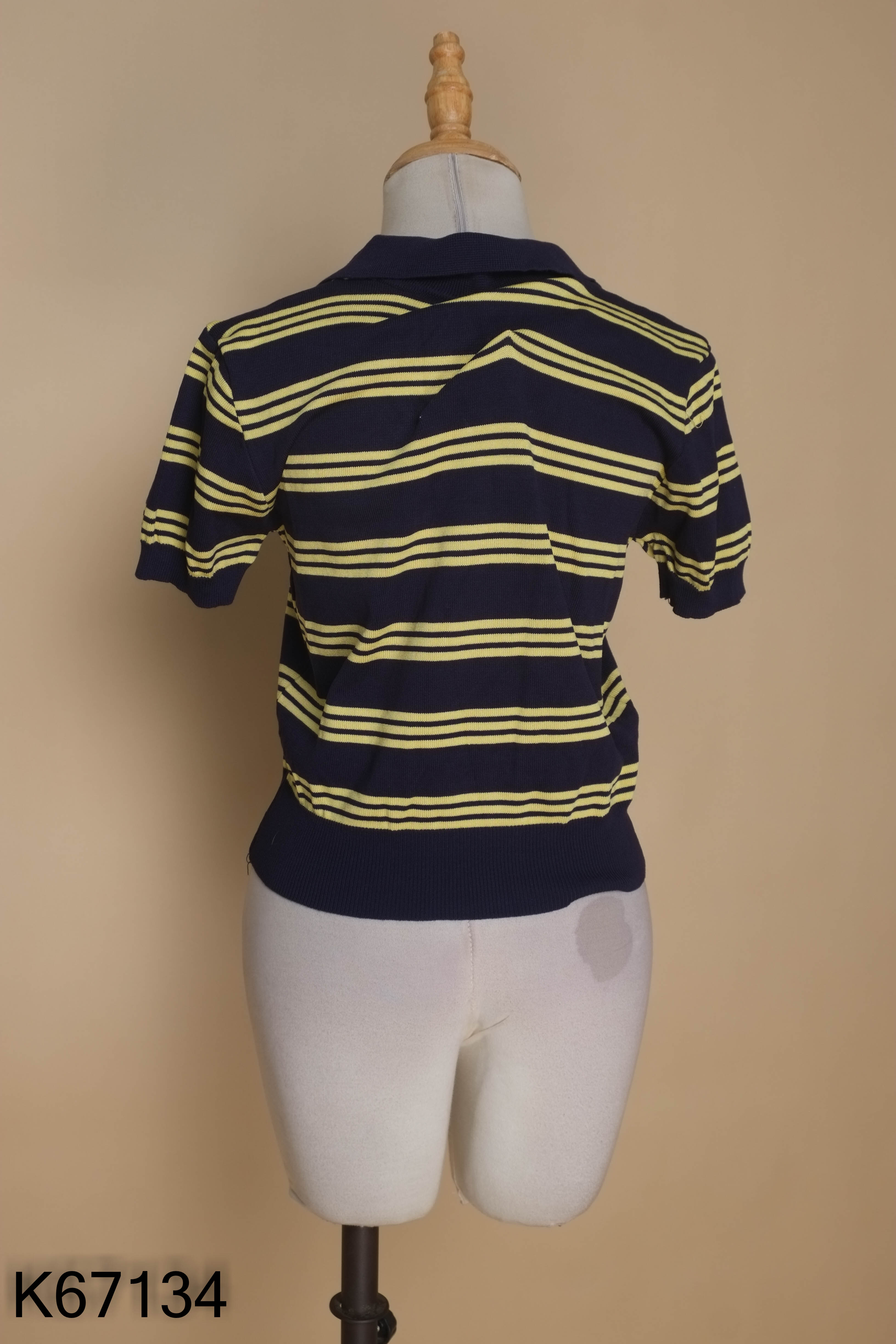 Áo xanh polo kẻ vàng