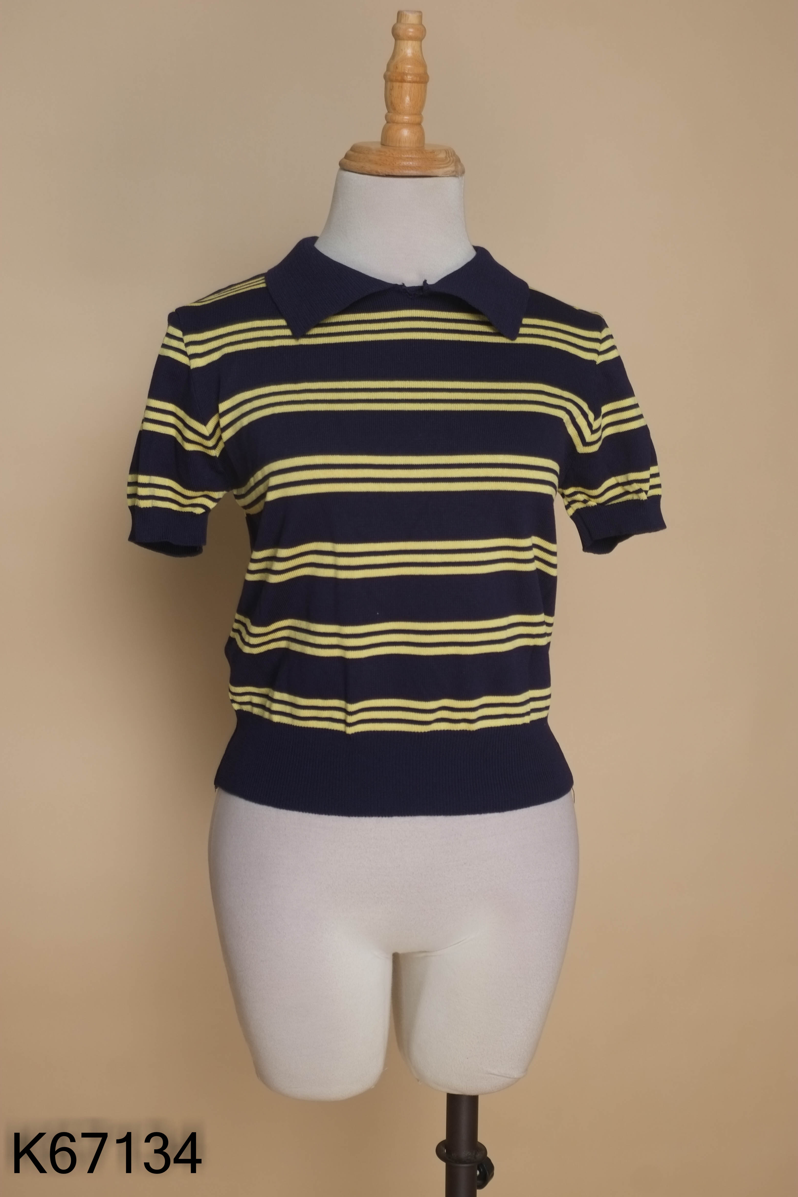 Áo xanh polo kẻ vàng