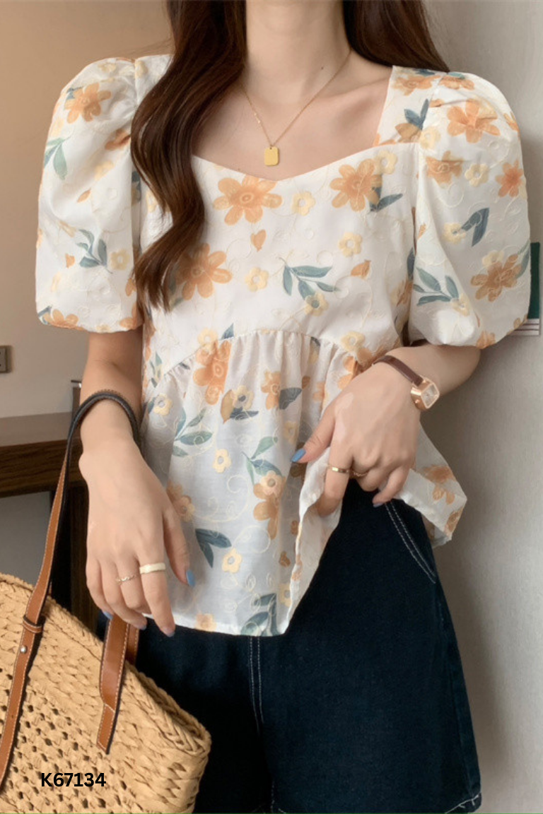Áo be ren hoa tay bồng cổ vuông