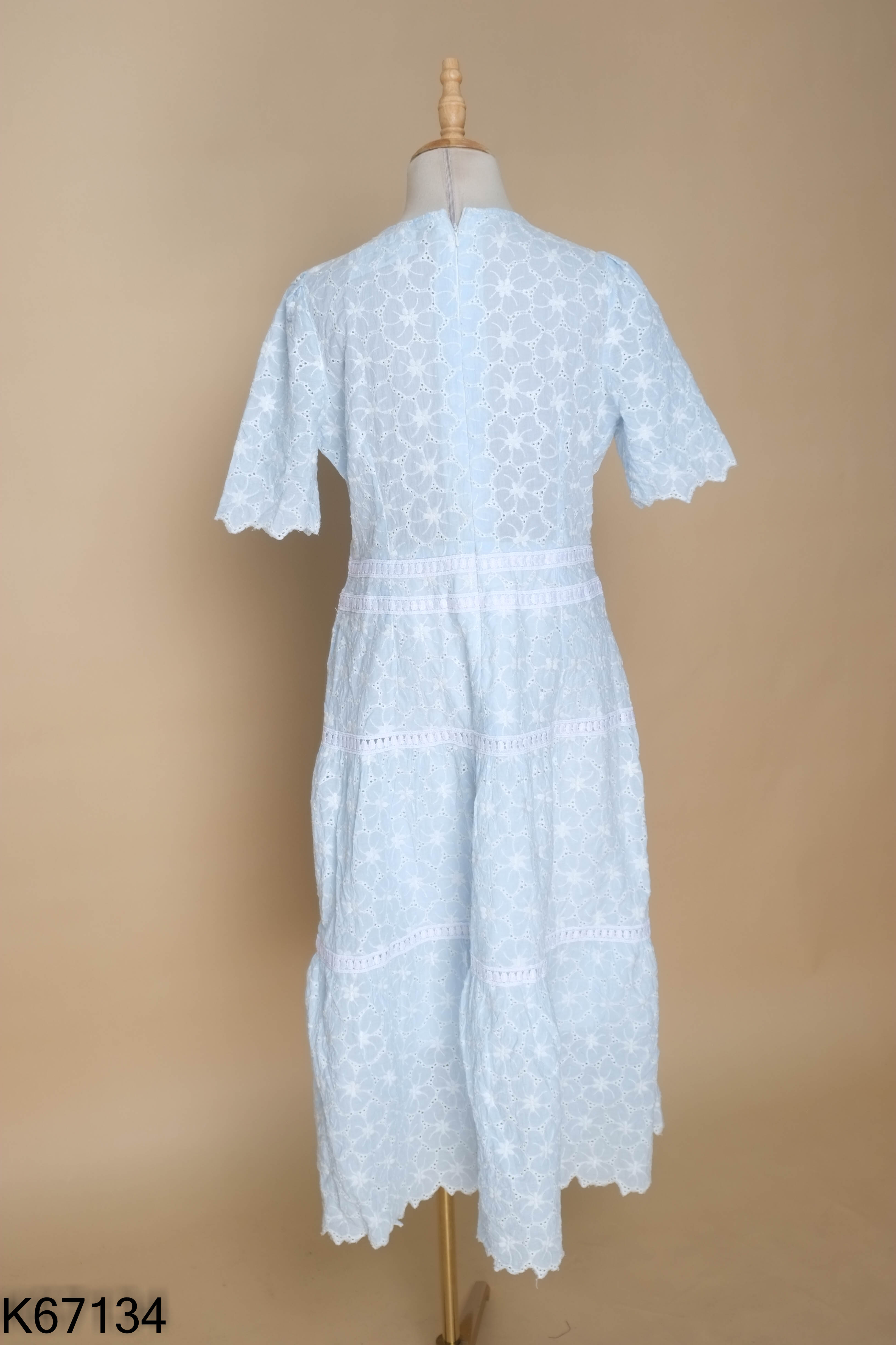 Váy xanh họa tiết hoa