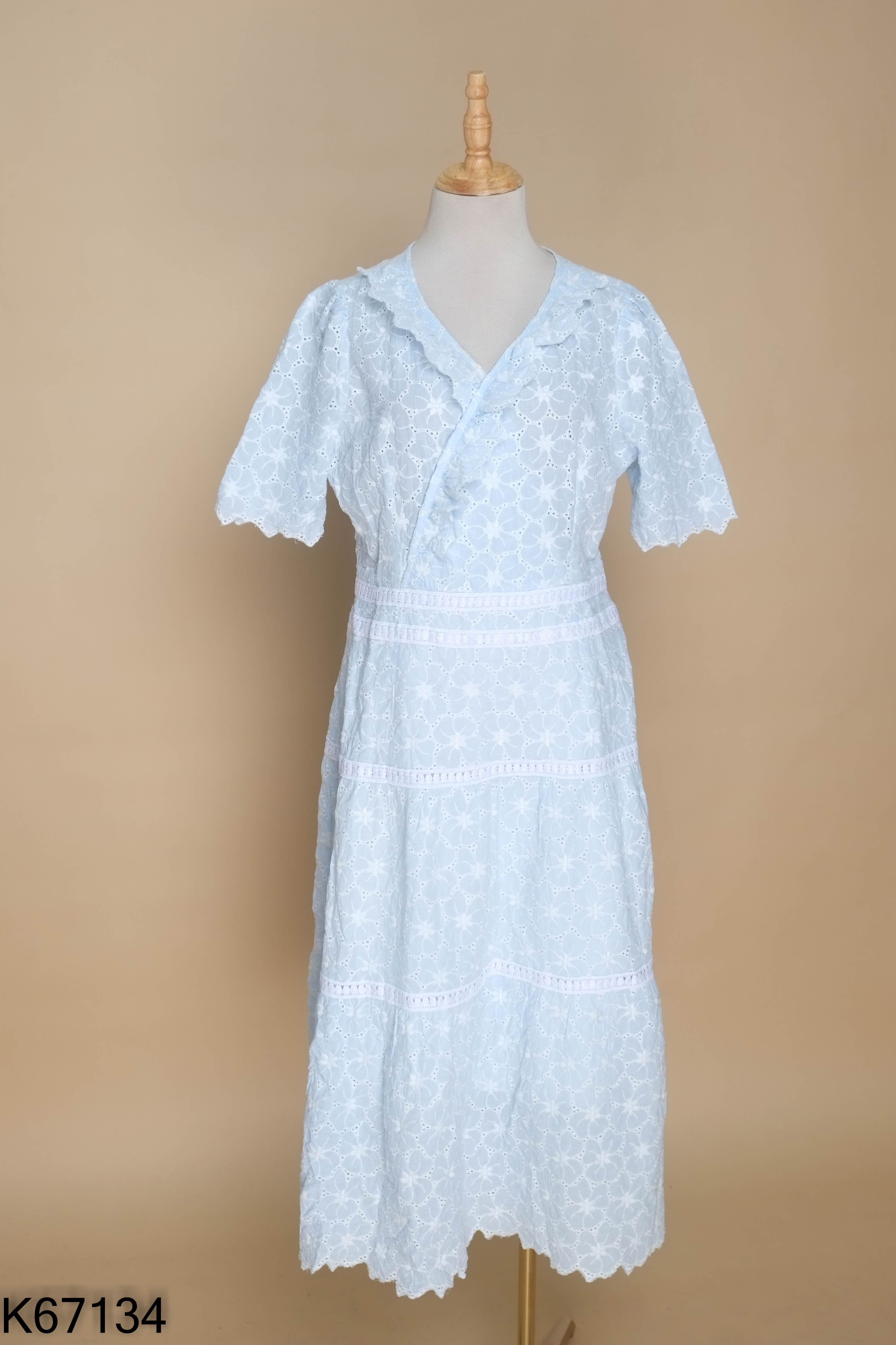 Váy xanh họa tiết hoa