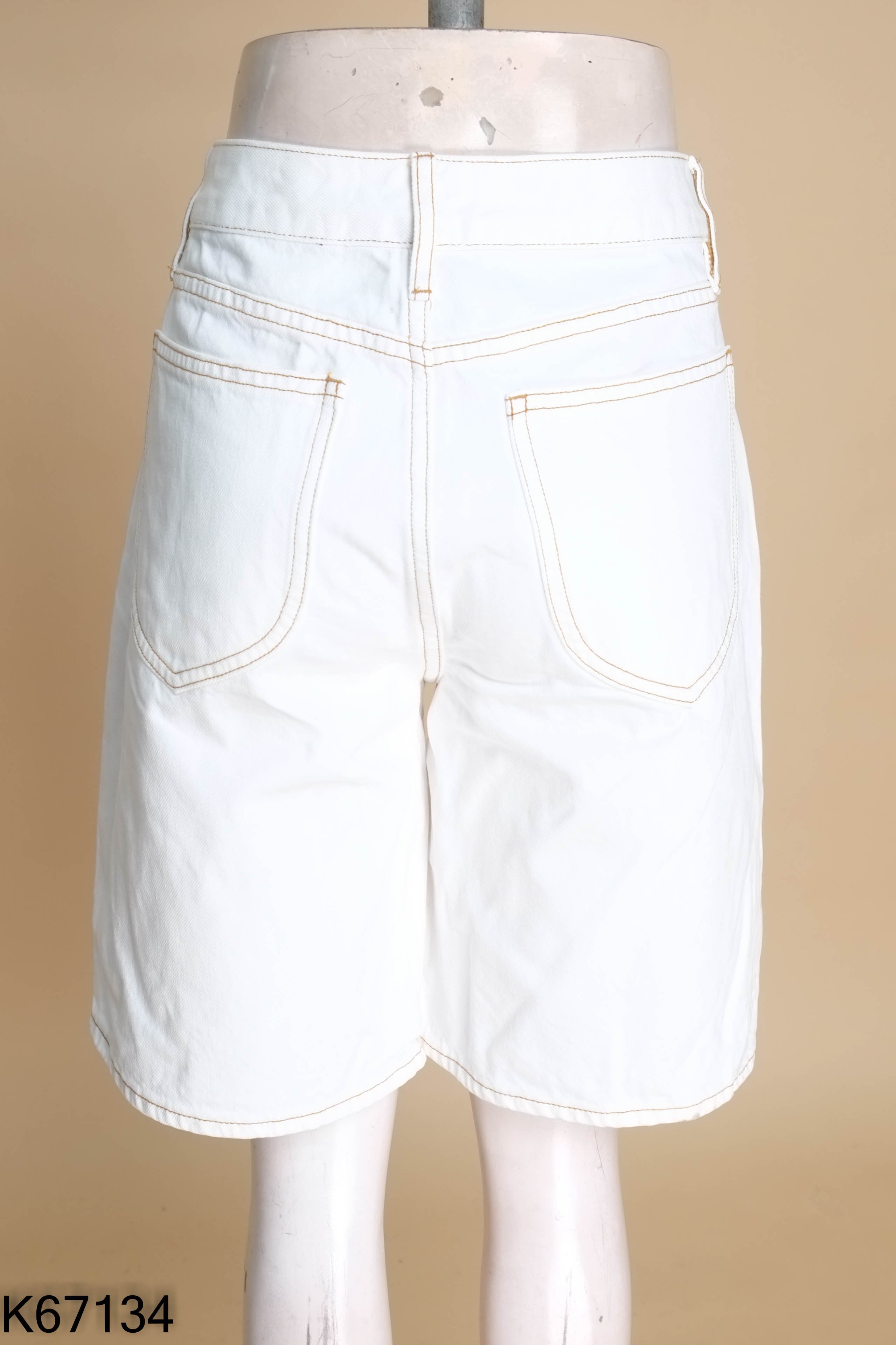 Quần short jean trắng viền nâu
