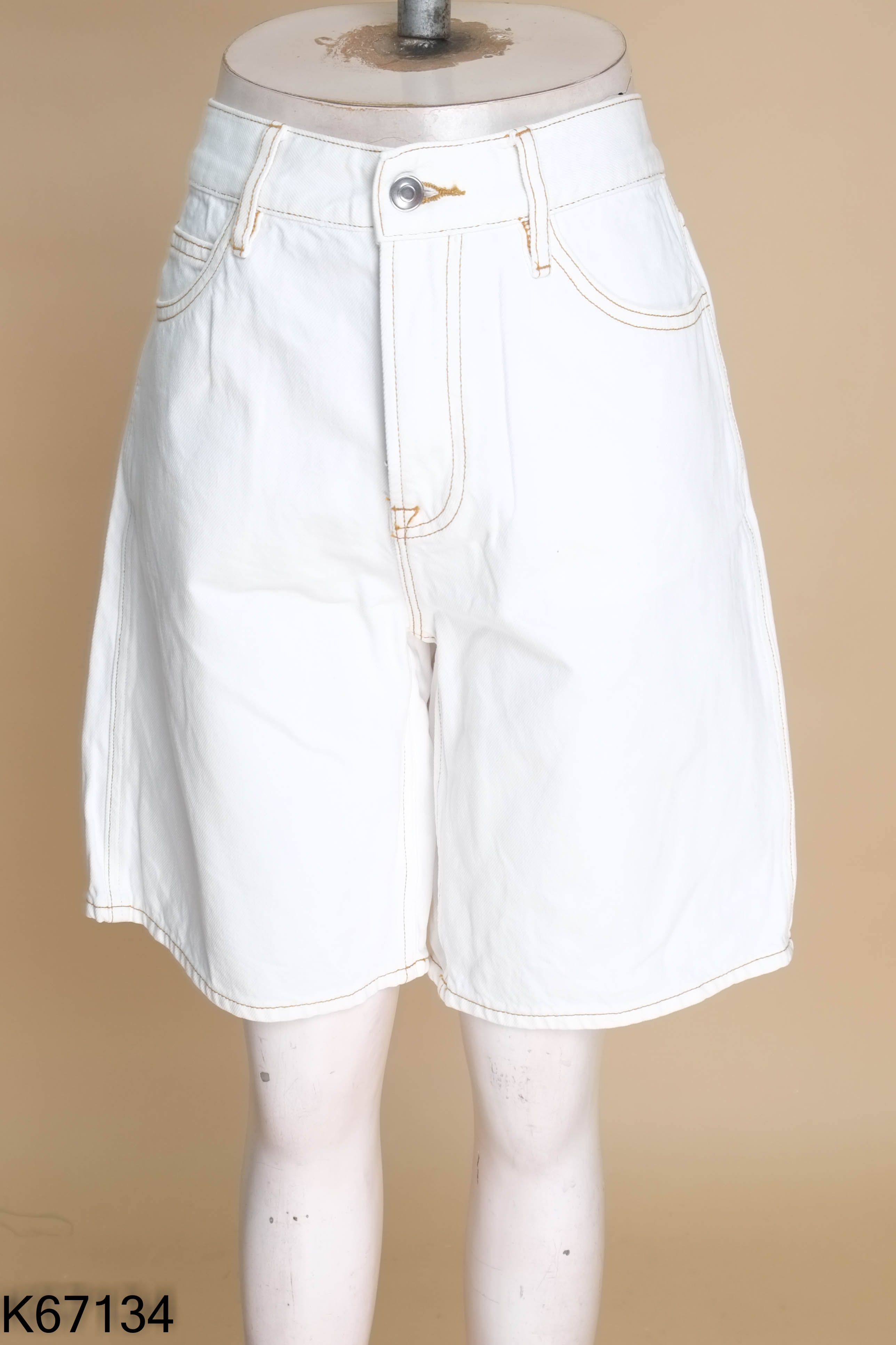 Quần short jean trắng viền nâu