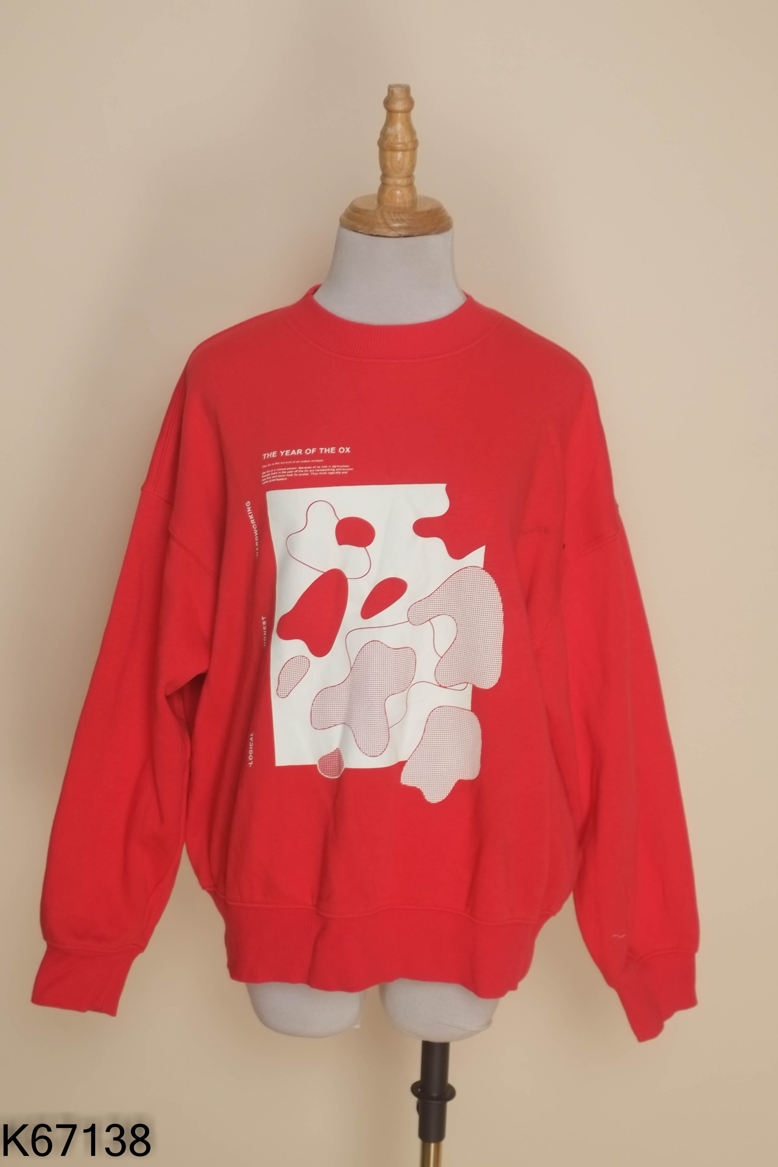 Áo hoodie đỏ HM phối chữ