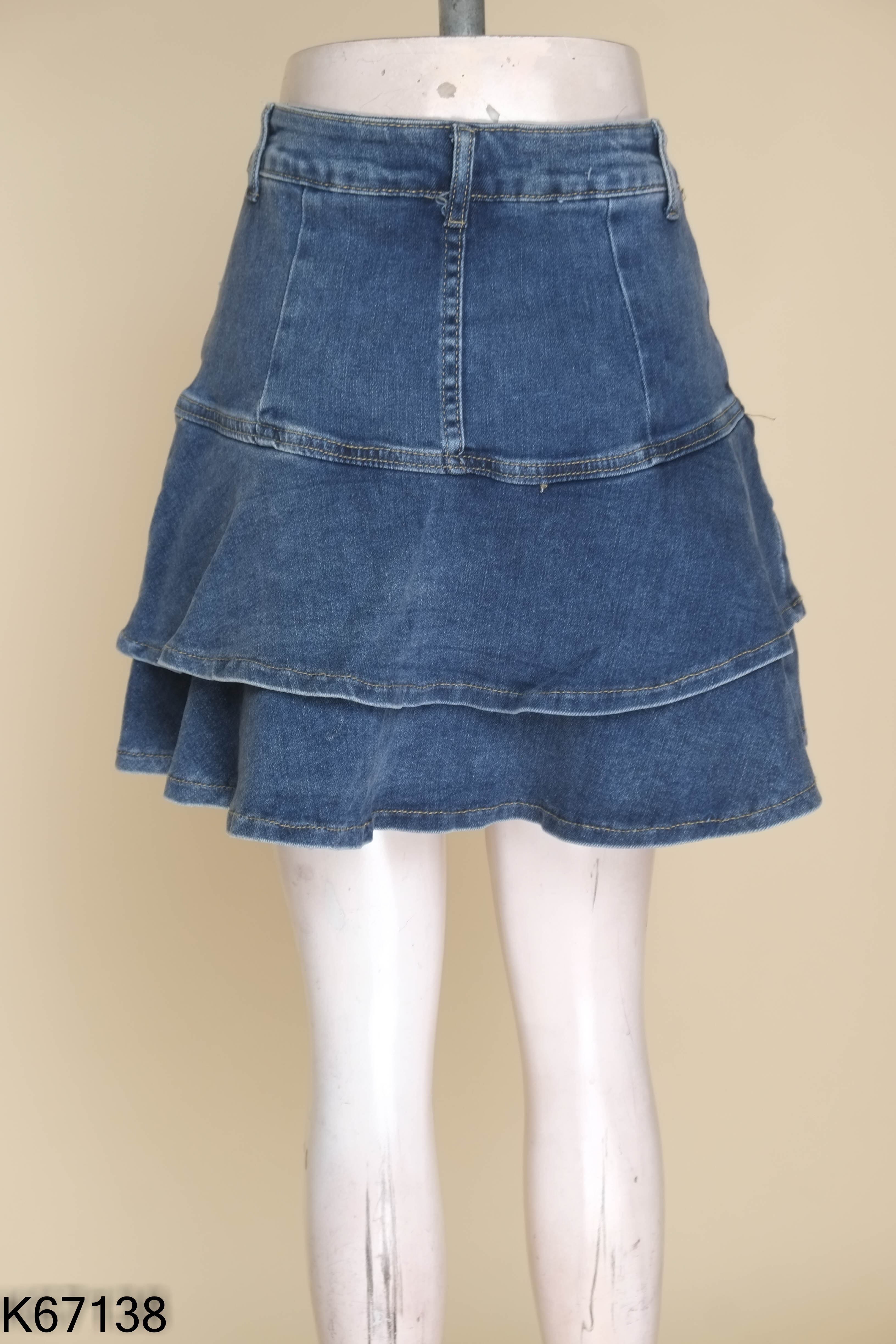 Chân váy jeans xanh xếp tầng
