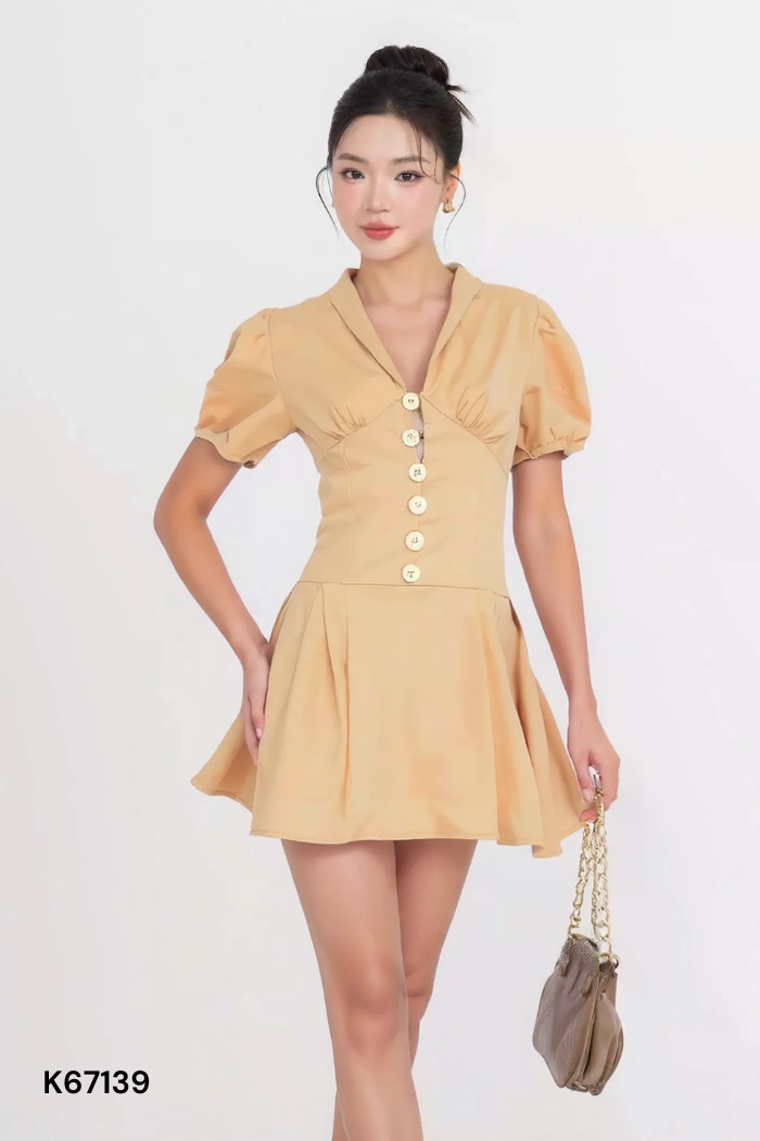 Váy be cổ V phối cúc to