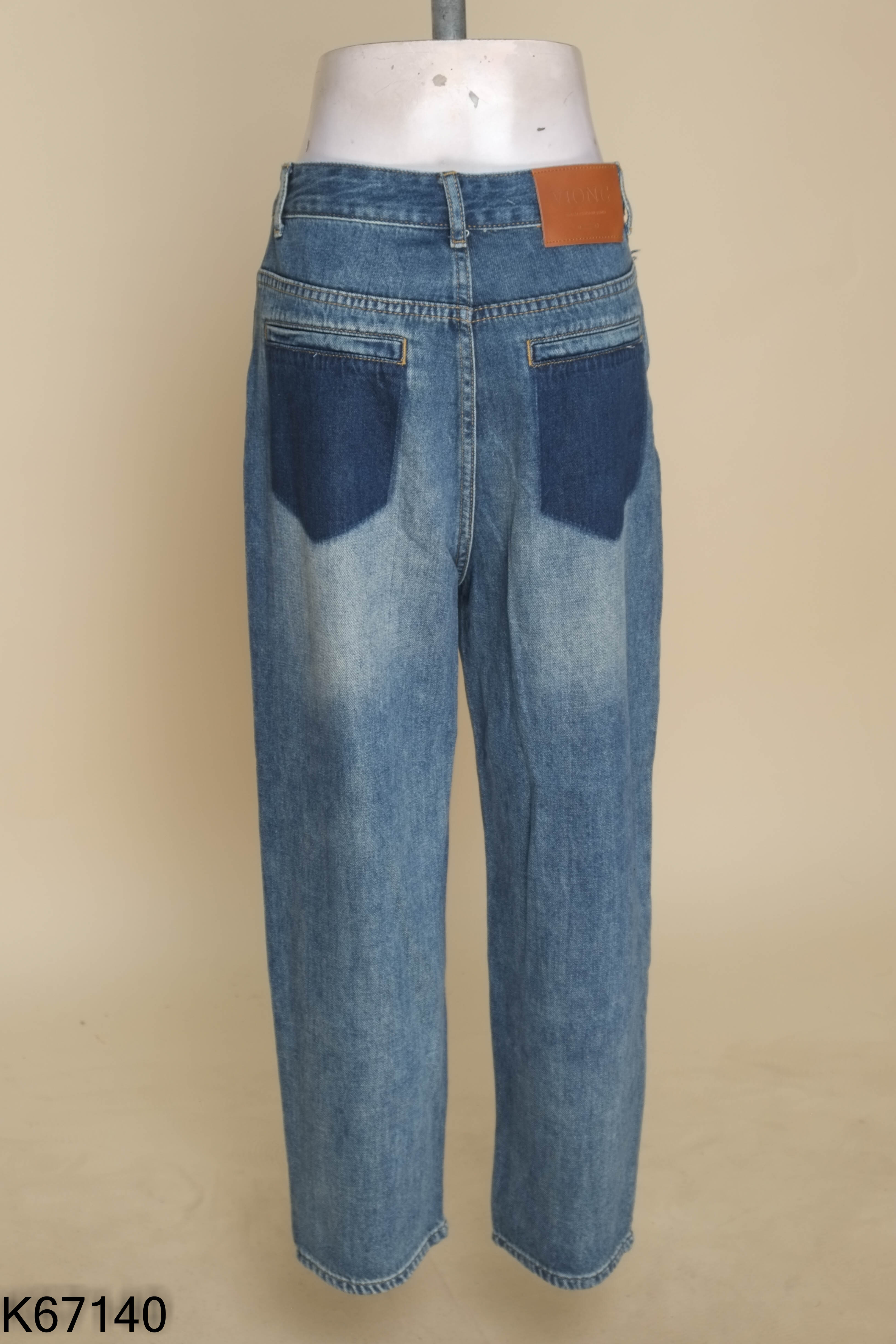 Quần jeans xanh suông