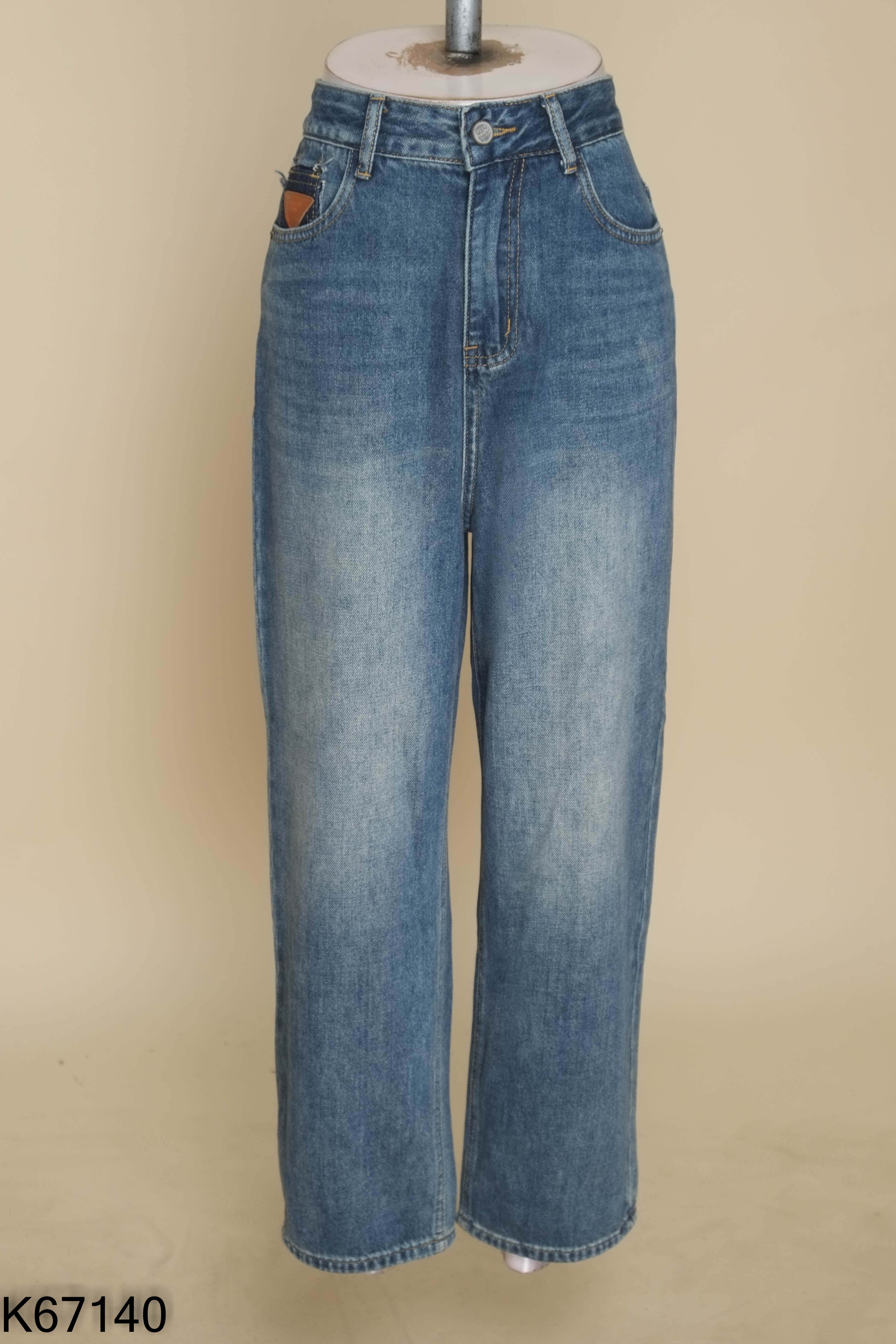 Quần jeans xanh suông